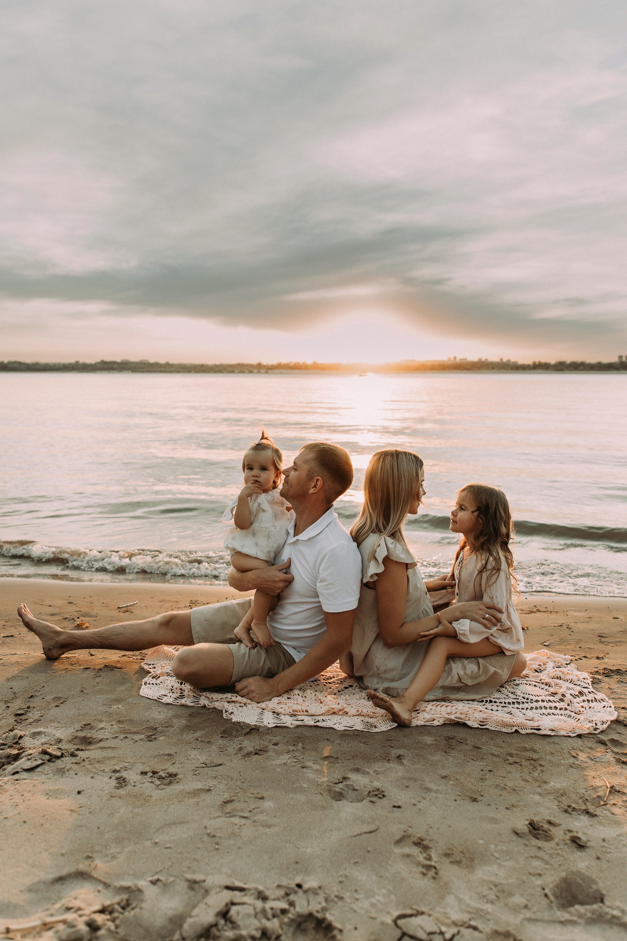 Женя, Катя, Майя, Есения. Семейный фотограф и детский фотограф в Волгограде Алеся Бутакова — дет