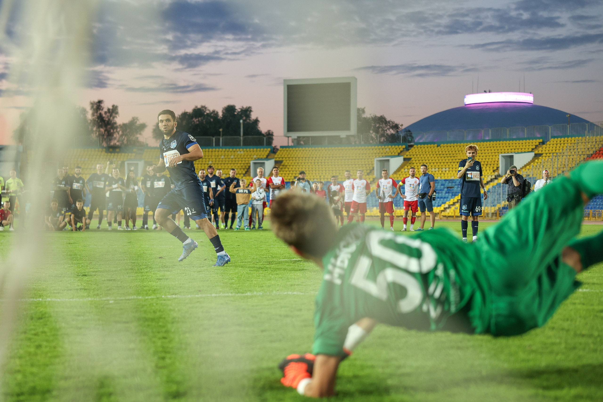 Благотворительный футбольный матч Друзья Бурмистрова vs ФК Fight Nights. Спортивный репортажный фотограф Казань Нафис Сиразетдинов