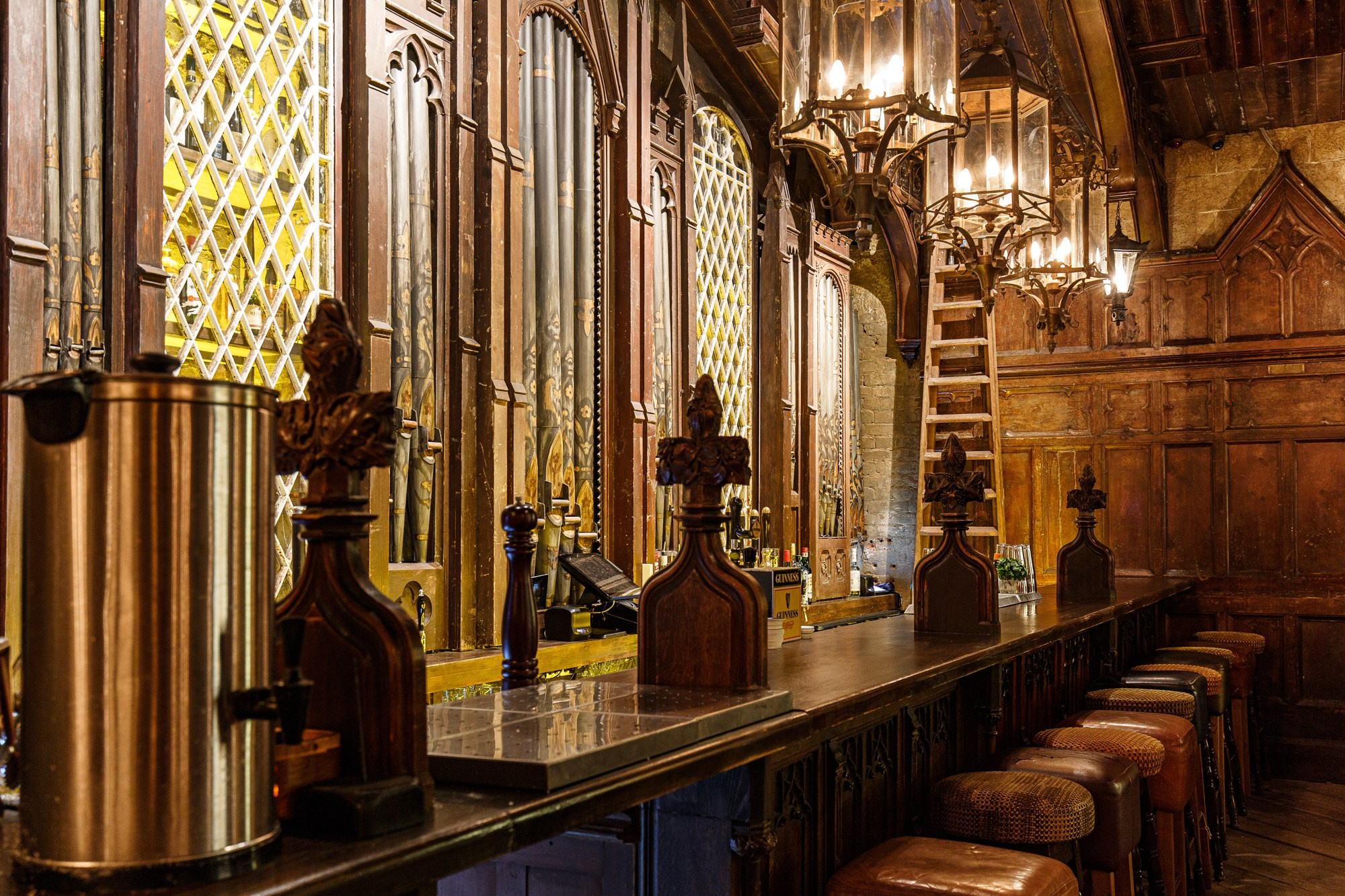 Black Swan. Photographer Ksenia Kolesnikova. Interior, Product, and Portrait Photography in Moscow