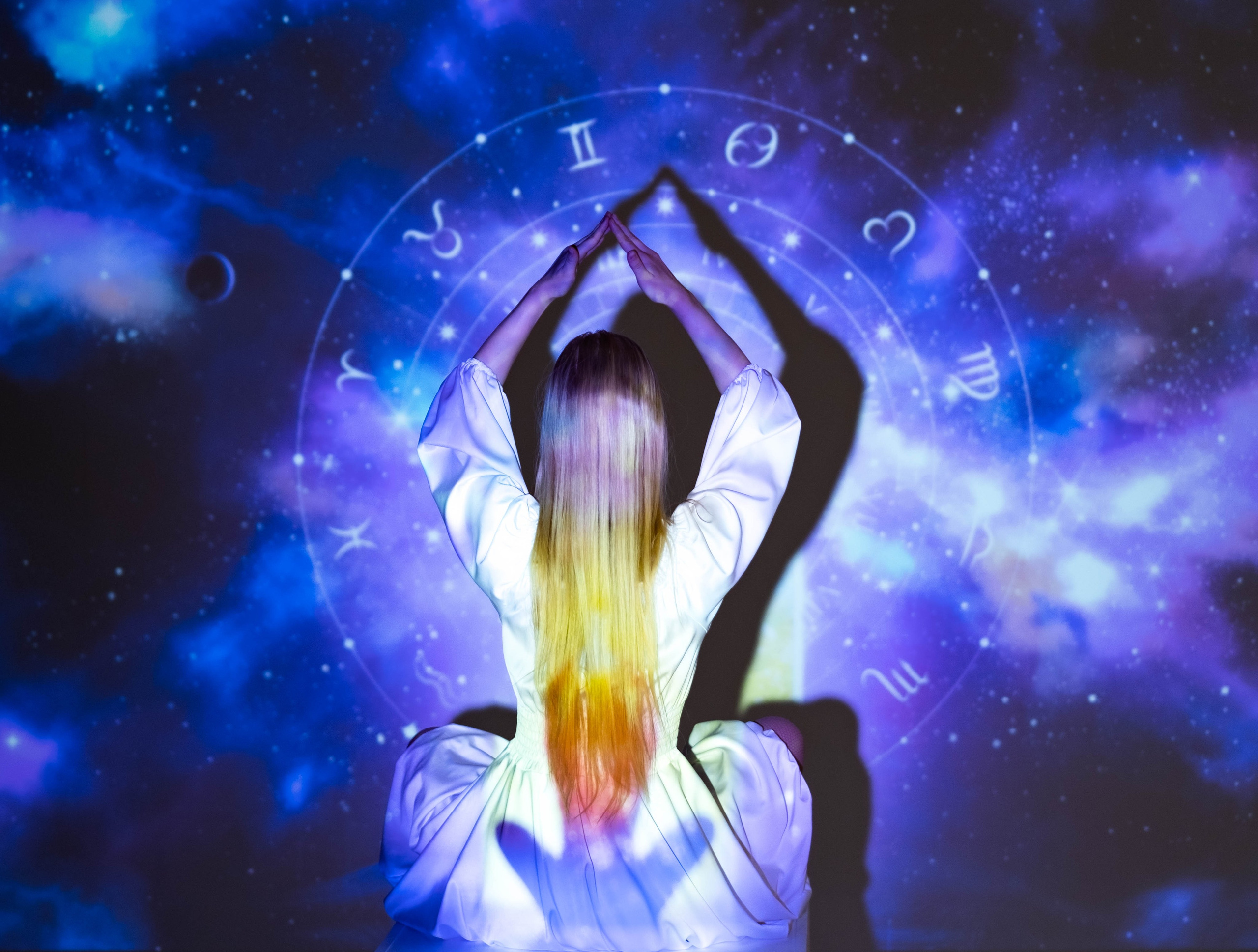 Проектор 16.03.25. Студийный, портретный, семейный фотограф Южно-Сахалинска Яна Радаева