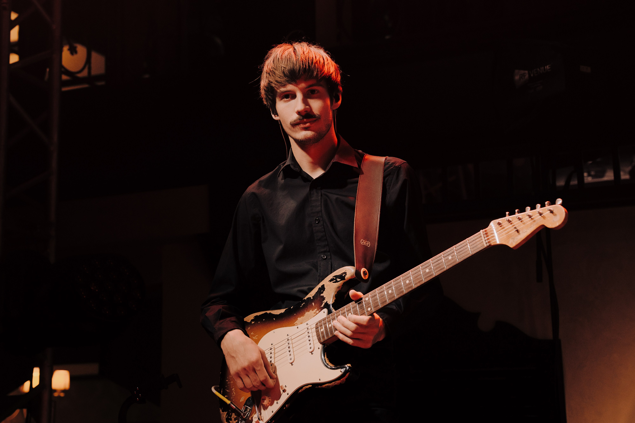 20 ЛЕТ МЕГАПОЛИС ЧЕЛЯБИНСК ХЕДЛАЙНЕР ЕЛКА. Репортажный фотограф Зуев Роман г. Челябинск