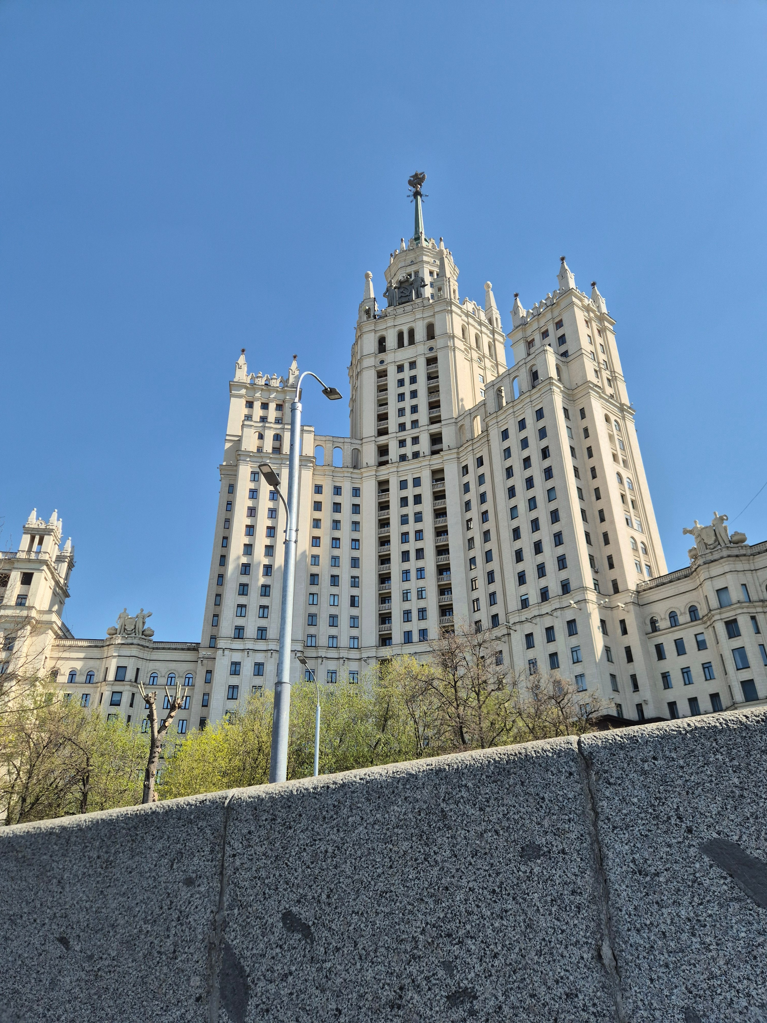 Высотка на Котельнической набережной