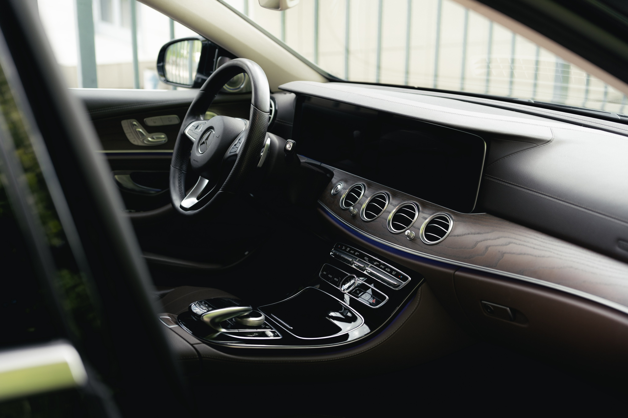 Фотографии Mercedes-Benz E-class