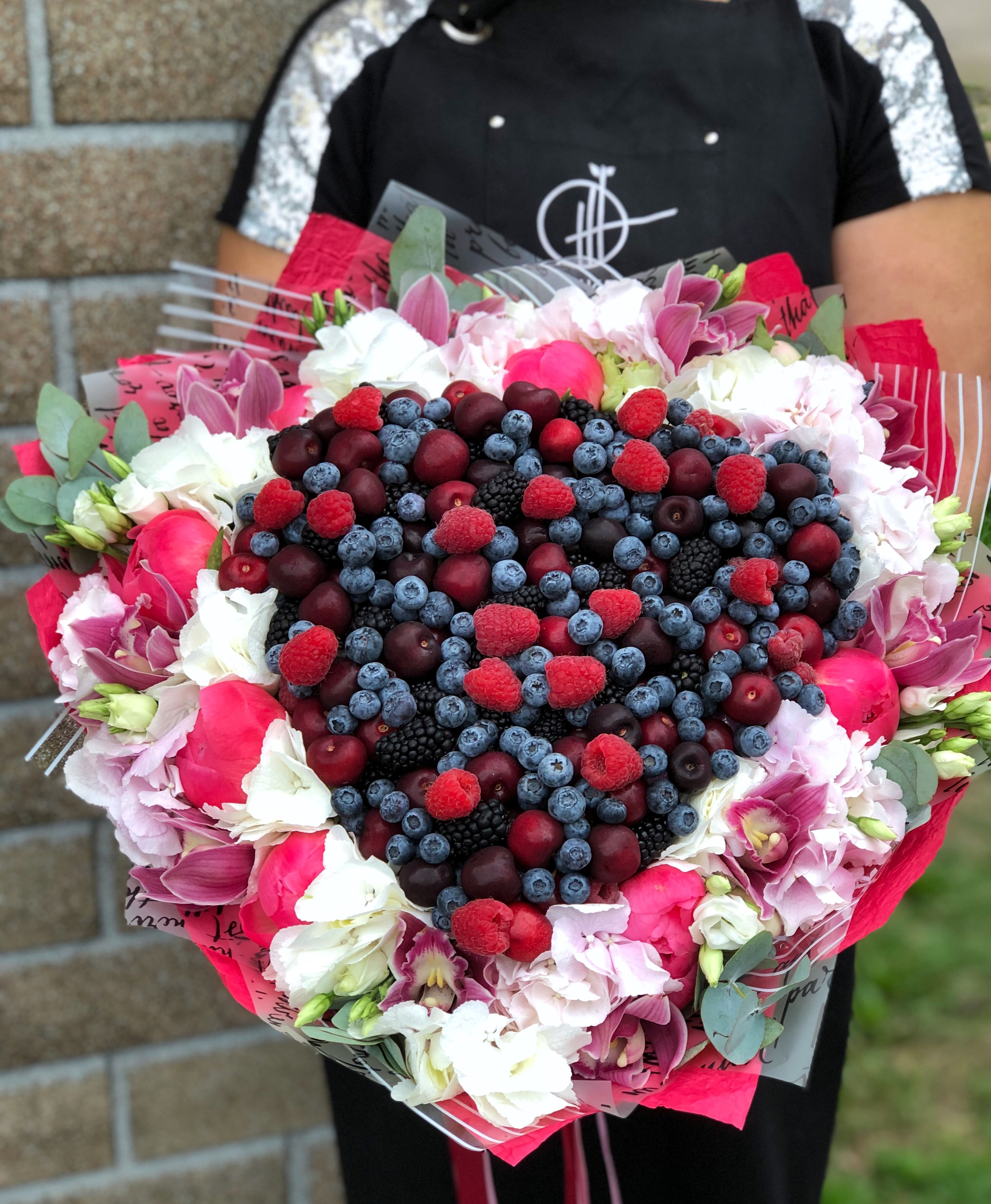 Ягодные. Выездной кейтеринг, съедобные букеты, торты и сладости на заказ