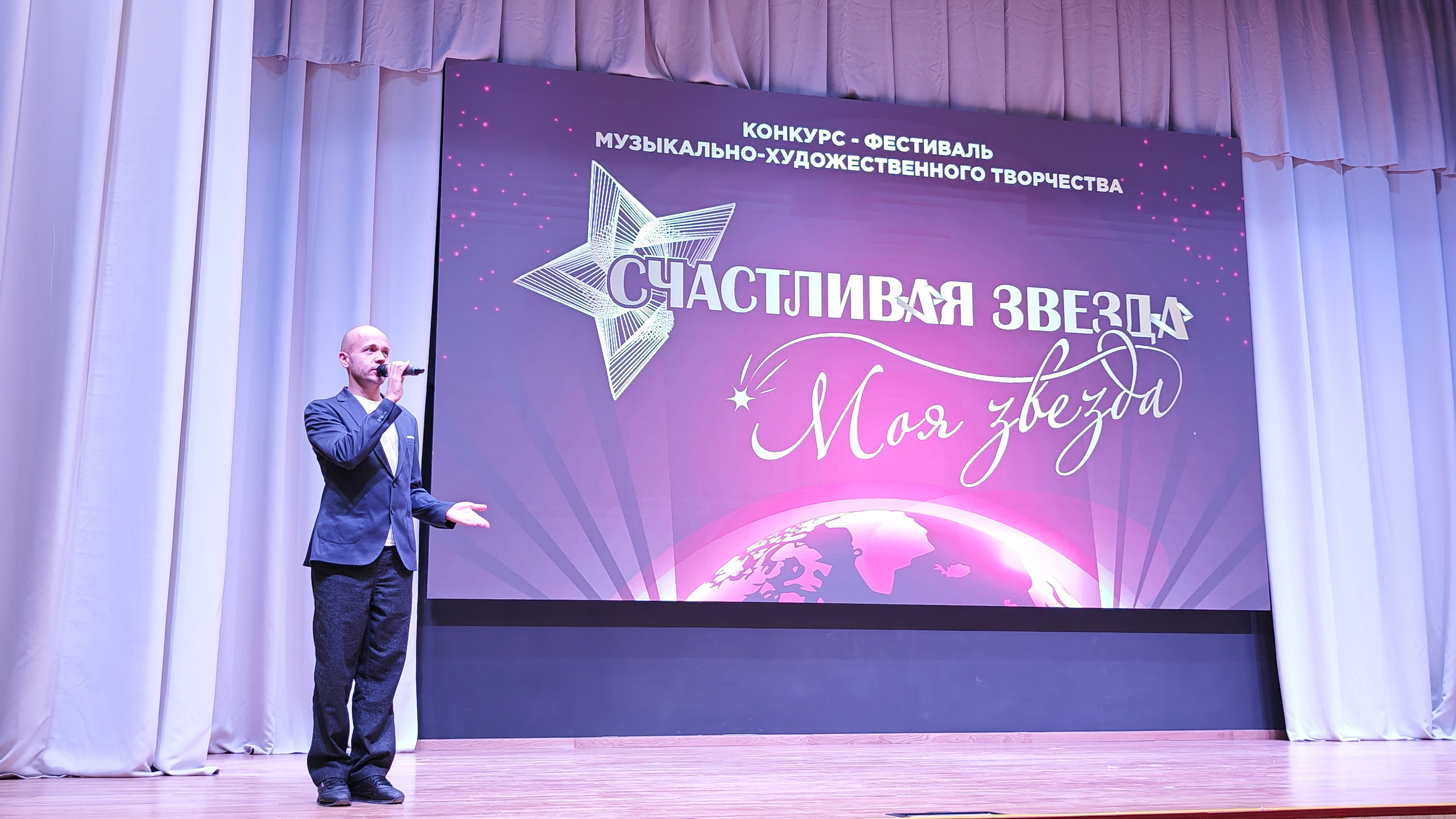 1 ноября 2025 г, г. Бохтар, Таджикистан. Золотое яблочко