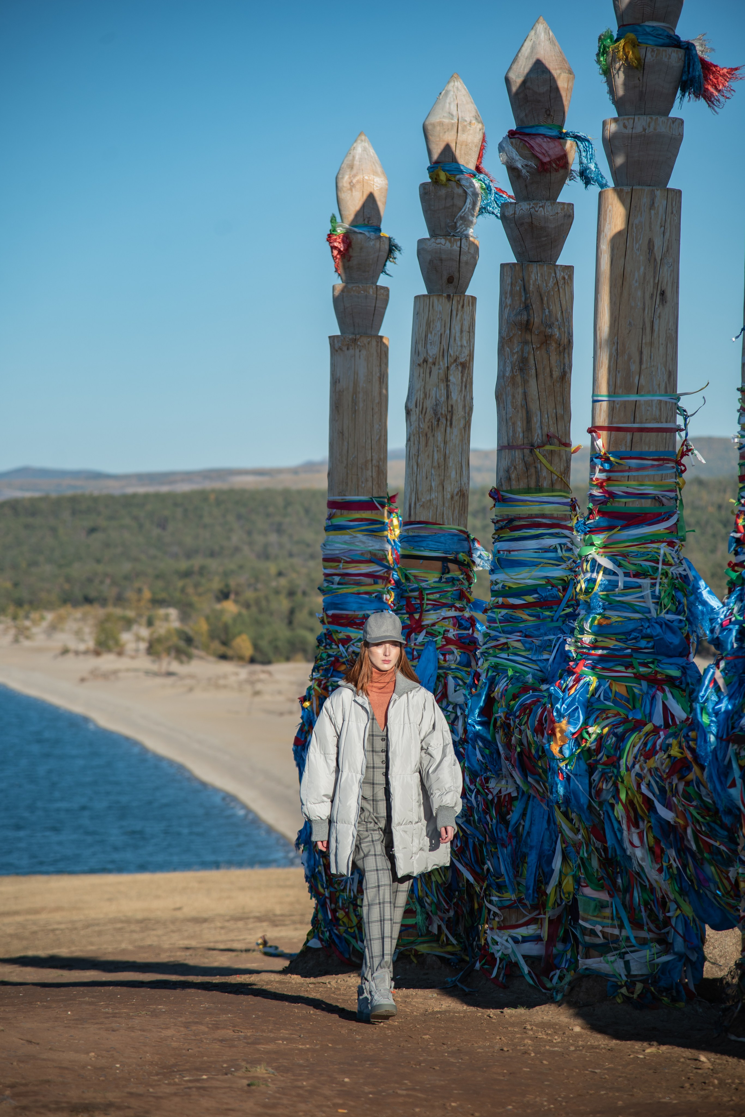 Съёмка одежды на Ольхоне. Занимаюсь профессиональной фотографией и живу рядом с Байкалом. Работаю в разных жанрах