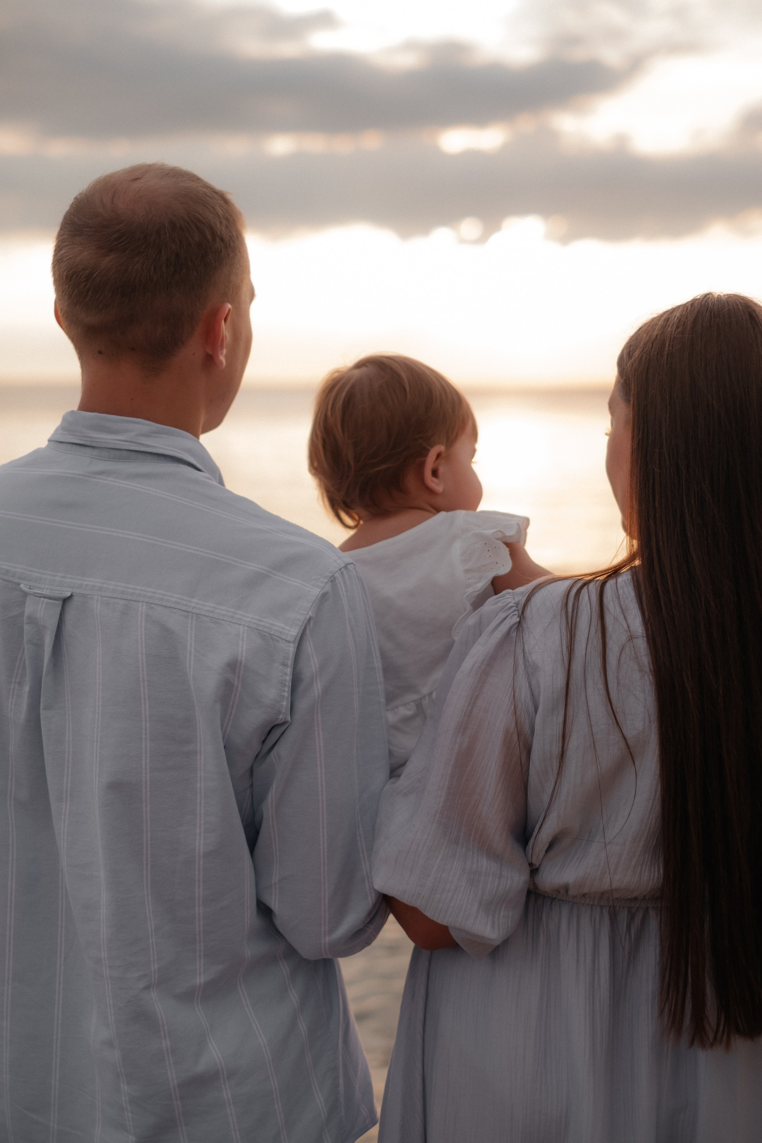 Алина, Ярослав и Тая на берегу. Фотограф в Новосибирске Диана Ильиных