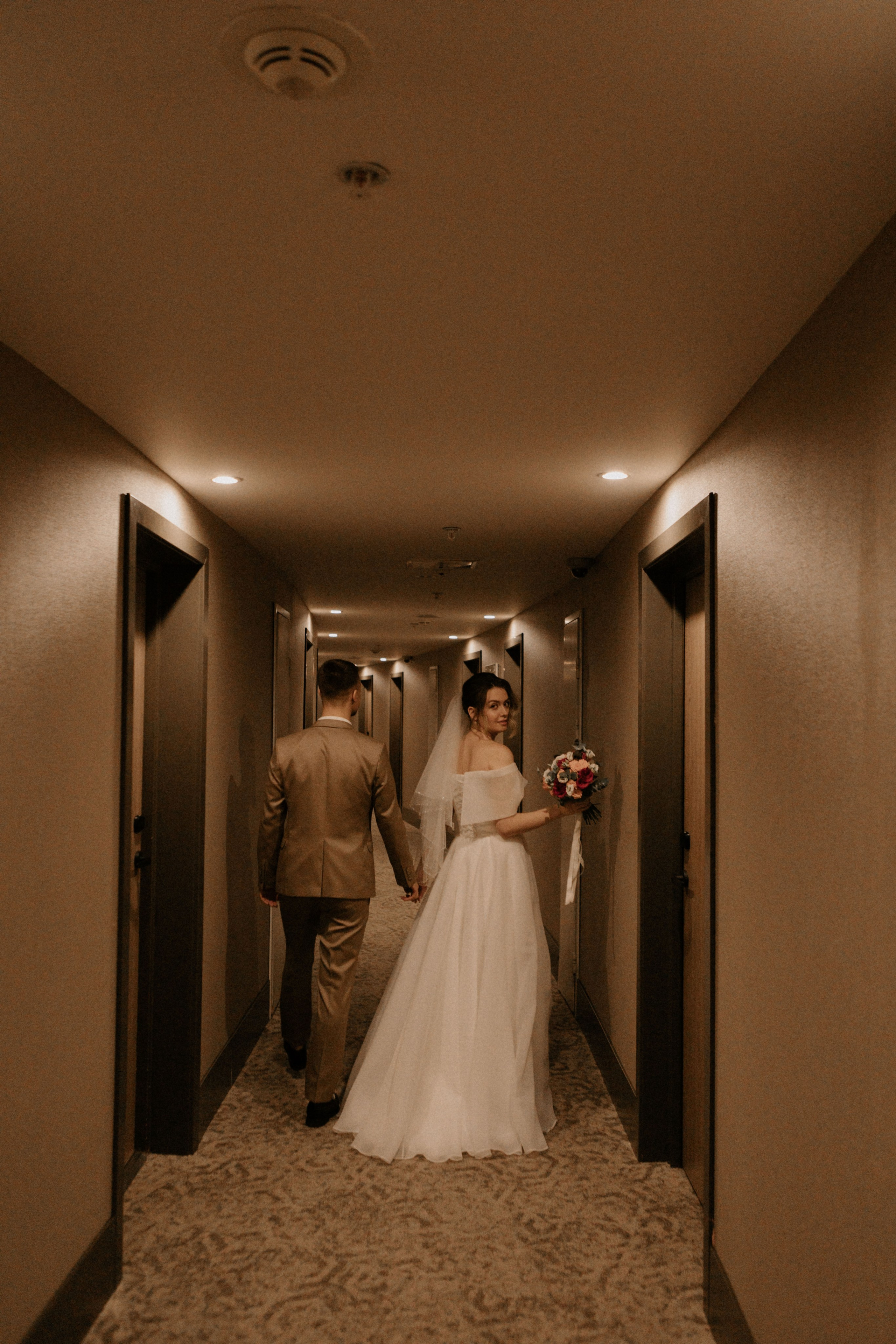 Ксюша и Илья. Утро в отеле роспись в Birds. Свадебный и портретный фотограф в Москве Анастасия Масюк