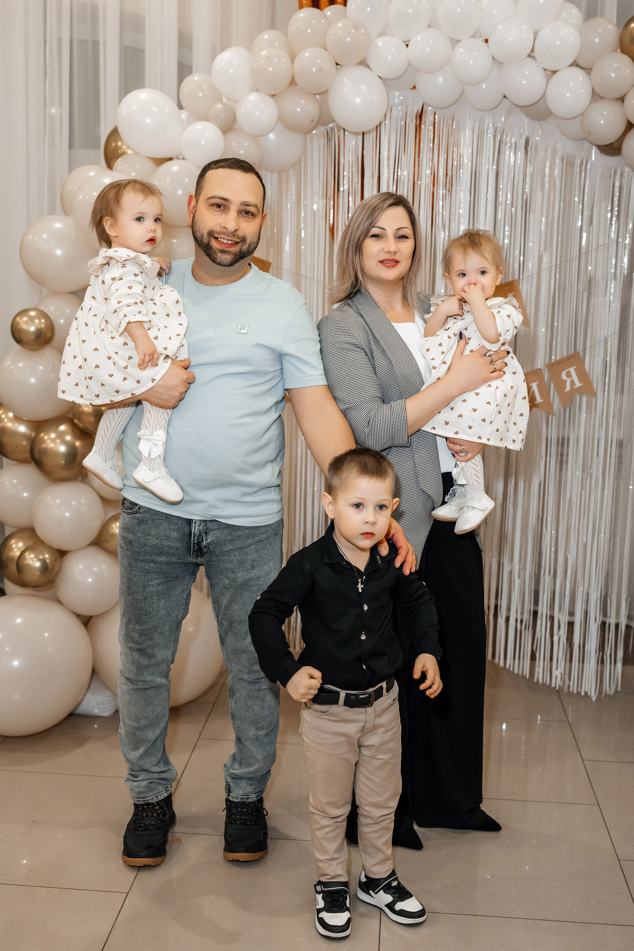 Александра и Виктория 1 годик. Семейный фотограф в Белгороде Амелина Алина