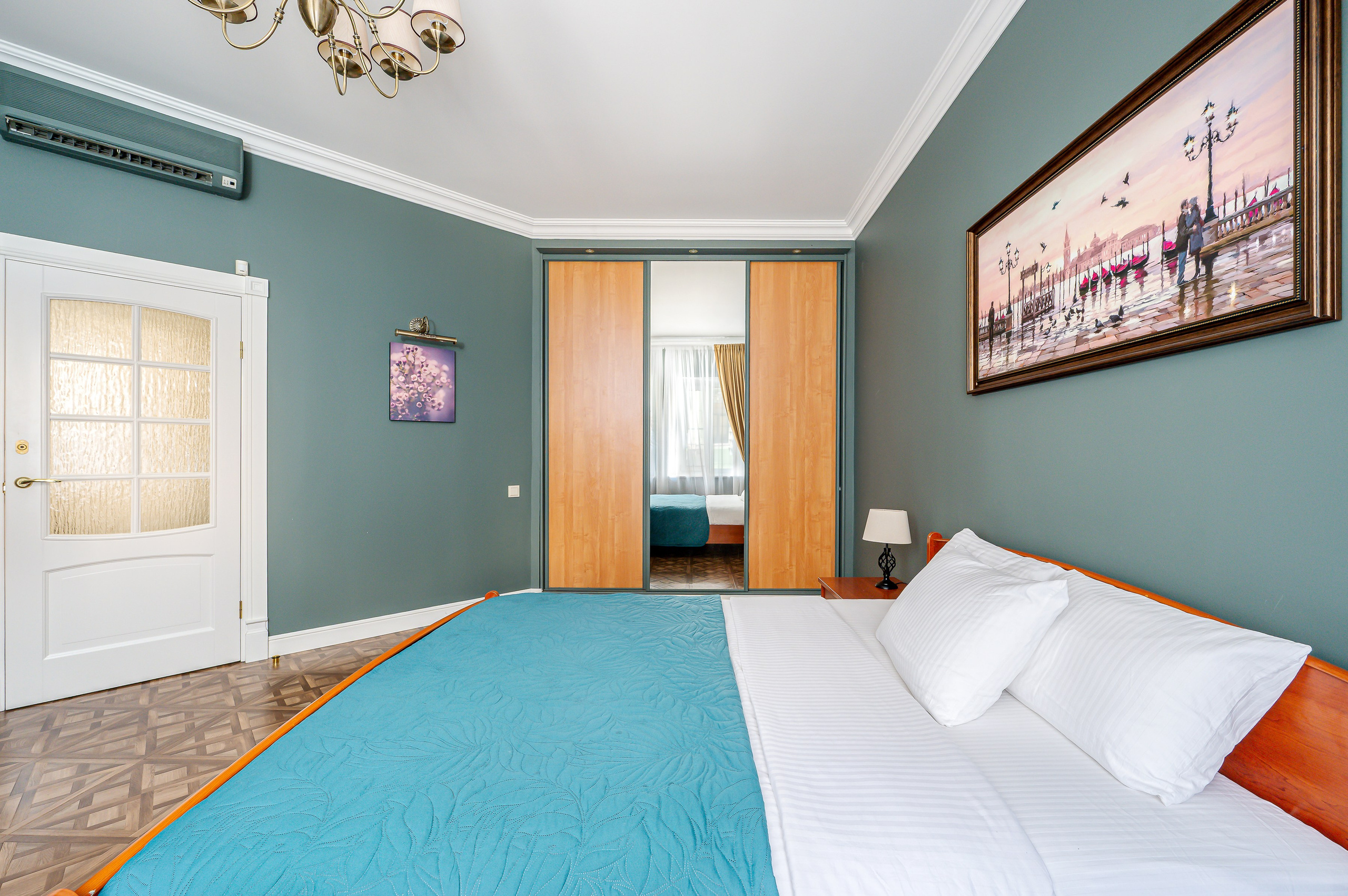 Квартира под посуточную аренду на Ул. Казанской в СПб. Интерьерный фотограф. Фото- видеосъемка недвижимости Санкт-Петербург