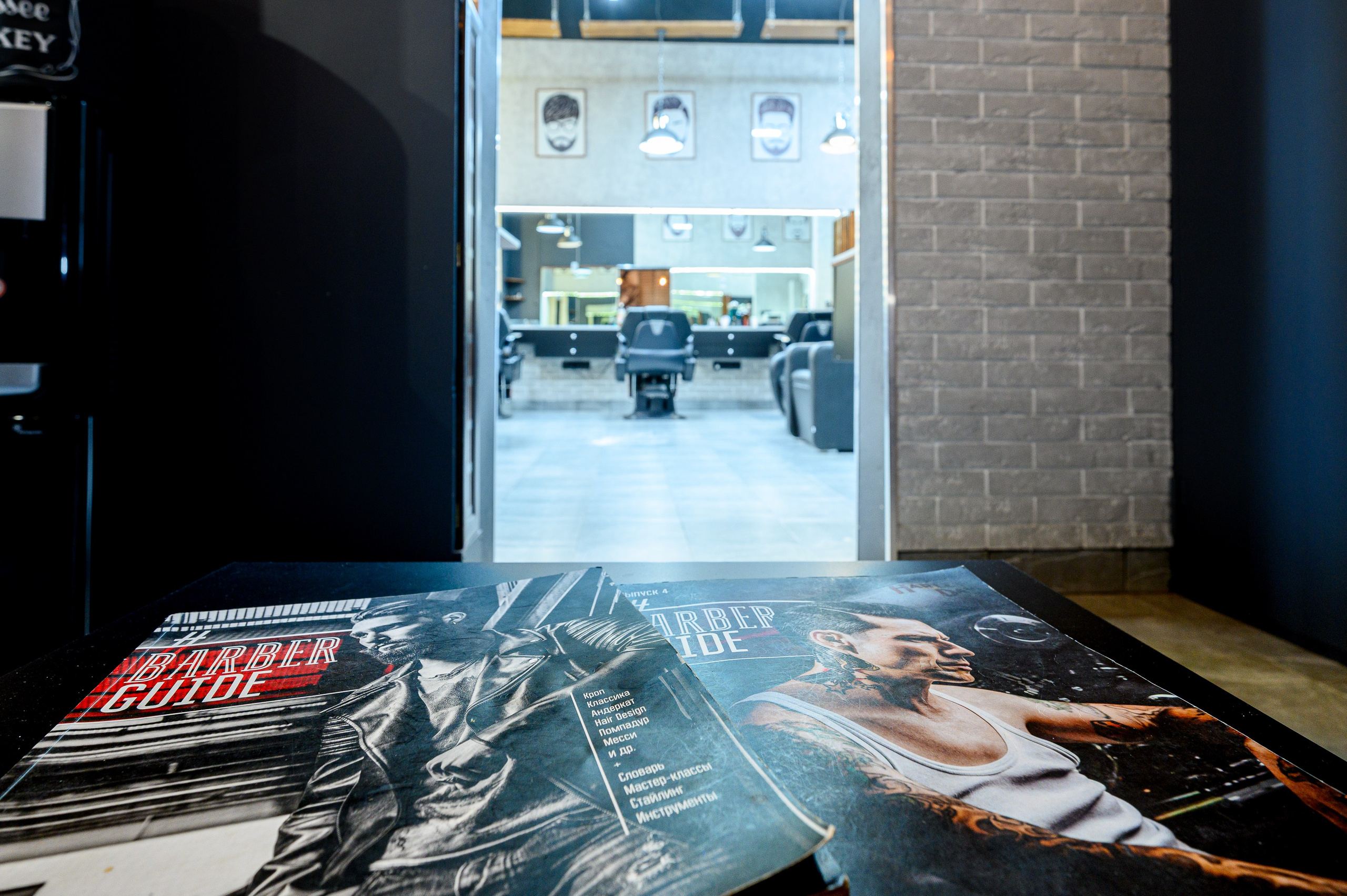 Студия стрижки TOPHAIR. Интерьерный фотограф. Фото- видеосъемка недвижимости Санкт-Петербург