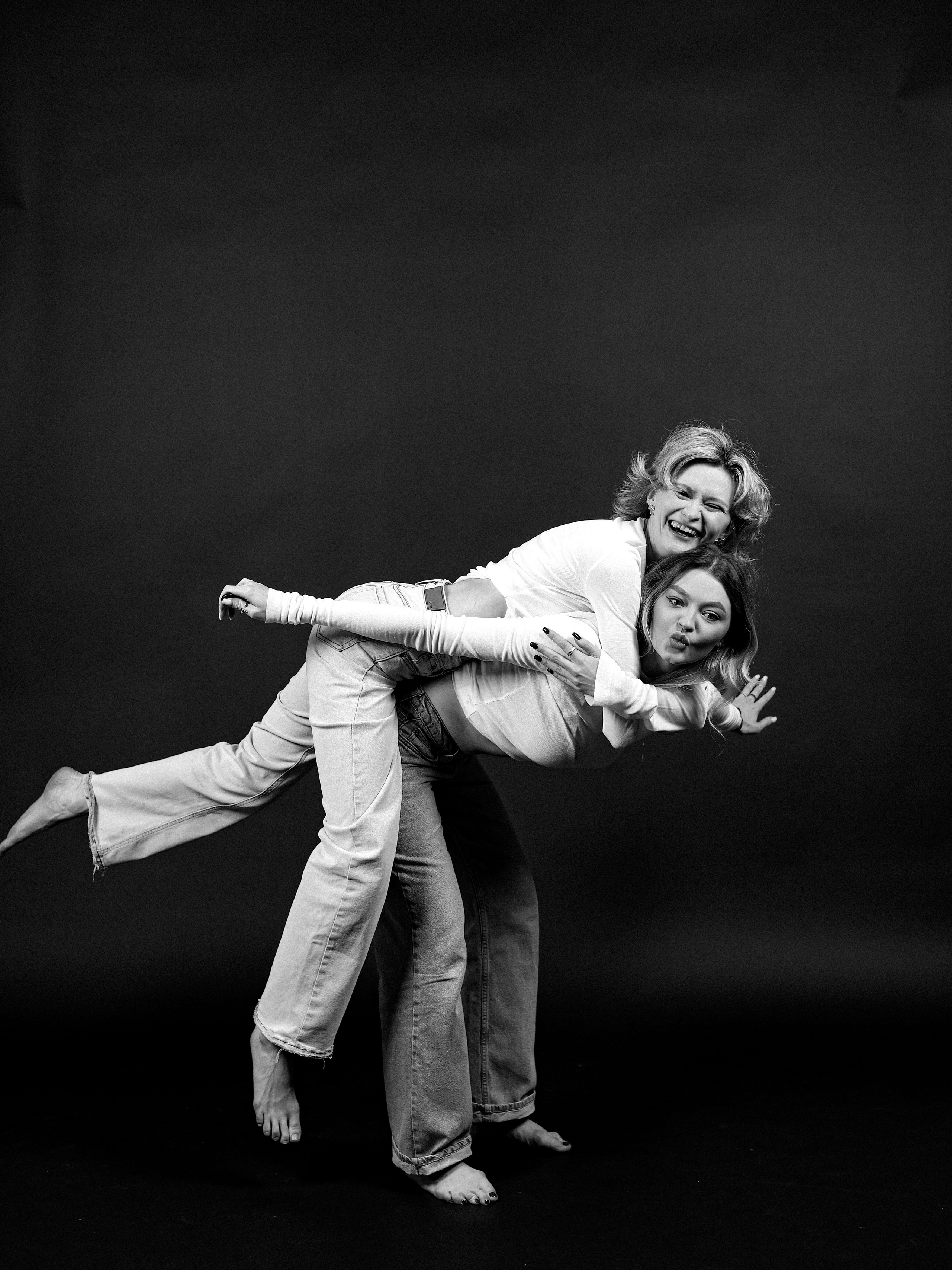 Дарья и Анна. Фотостудия без фотографа Чехов. Первая студия автопортрета в Чехове