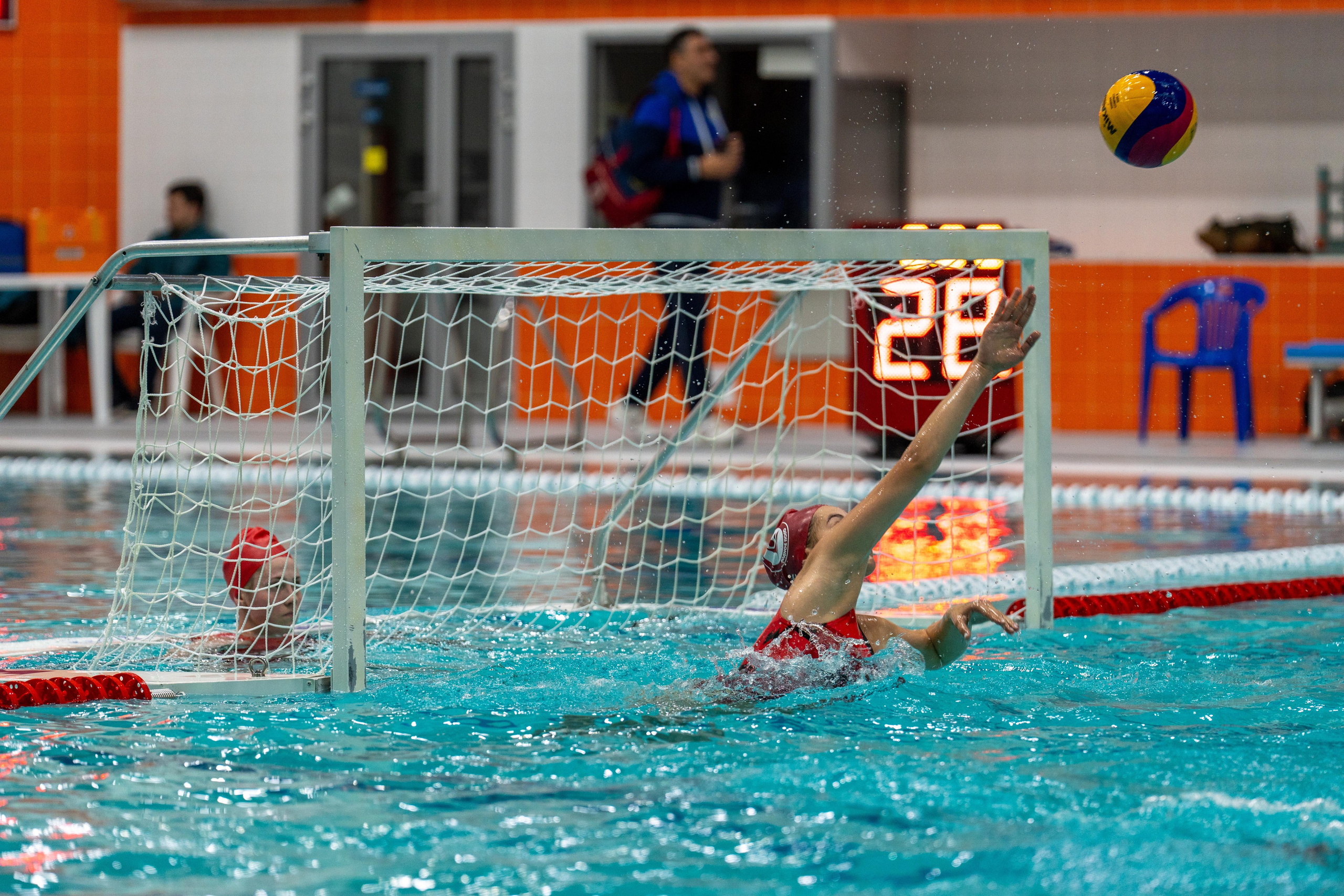 Спортивный фотограф Санкт-Петербург запечатлел момент матча ватерполо Диана — Спартак