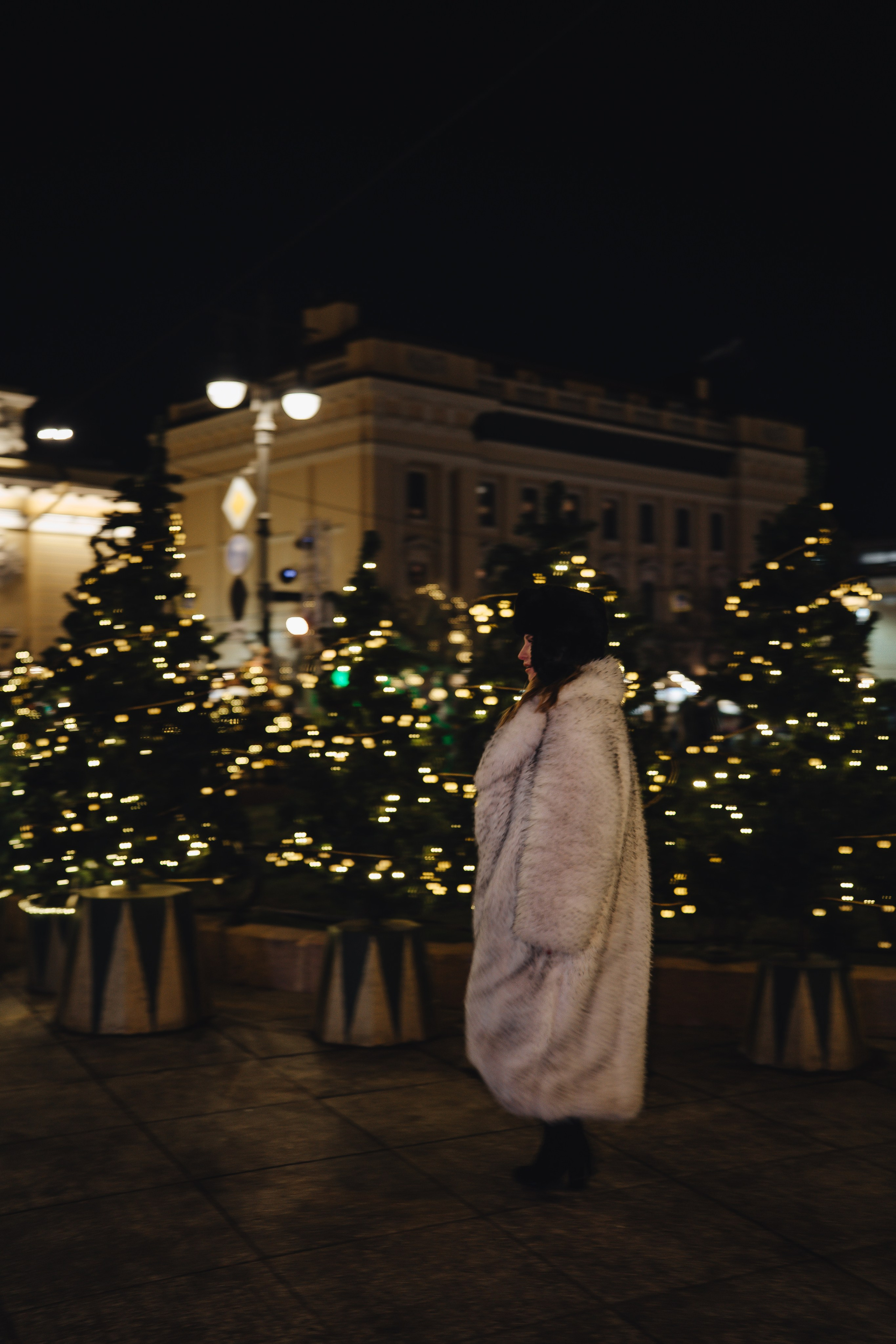 ПРОГУЛКА НА МАНЕЖНОЙ ПЛОЩАДИ ДЛЯ ДЕВУШКИ ПЕРЕД НОВЫМ ГОДОМ (НОВОГОДНЯЯ ФОТОСЕССИИЯ НА МАНЕЖНОЙ ПЛОЩАДИ). Профессиональный фотограф, Санкт-Петербург — Виктория Богомолова