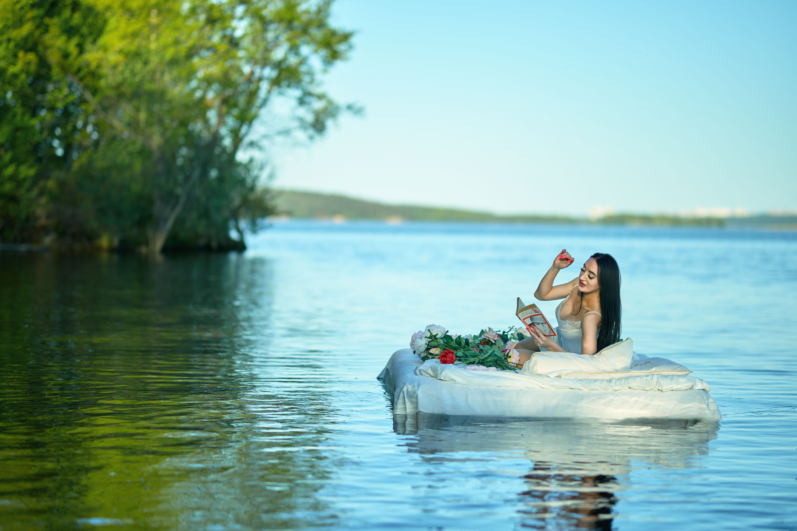 Фотосессия на матрасе с цветами. Владимир Суздалов (ProMaXe) — Портретный фотограф, тематические фотосессии в Чебоксарах