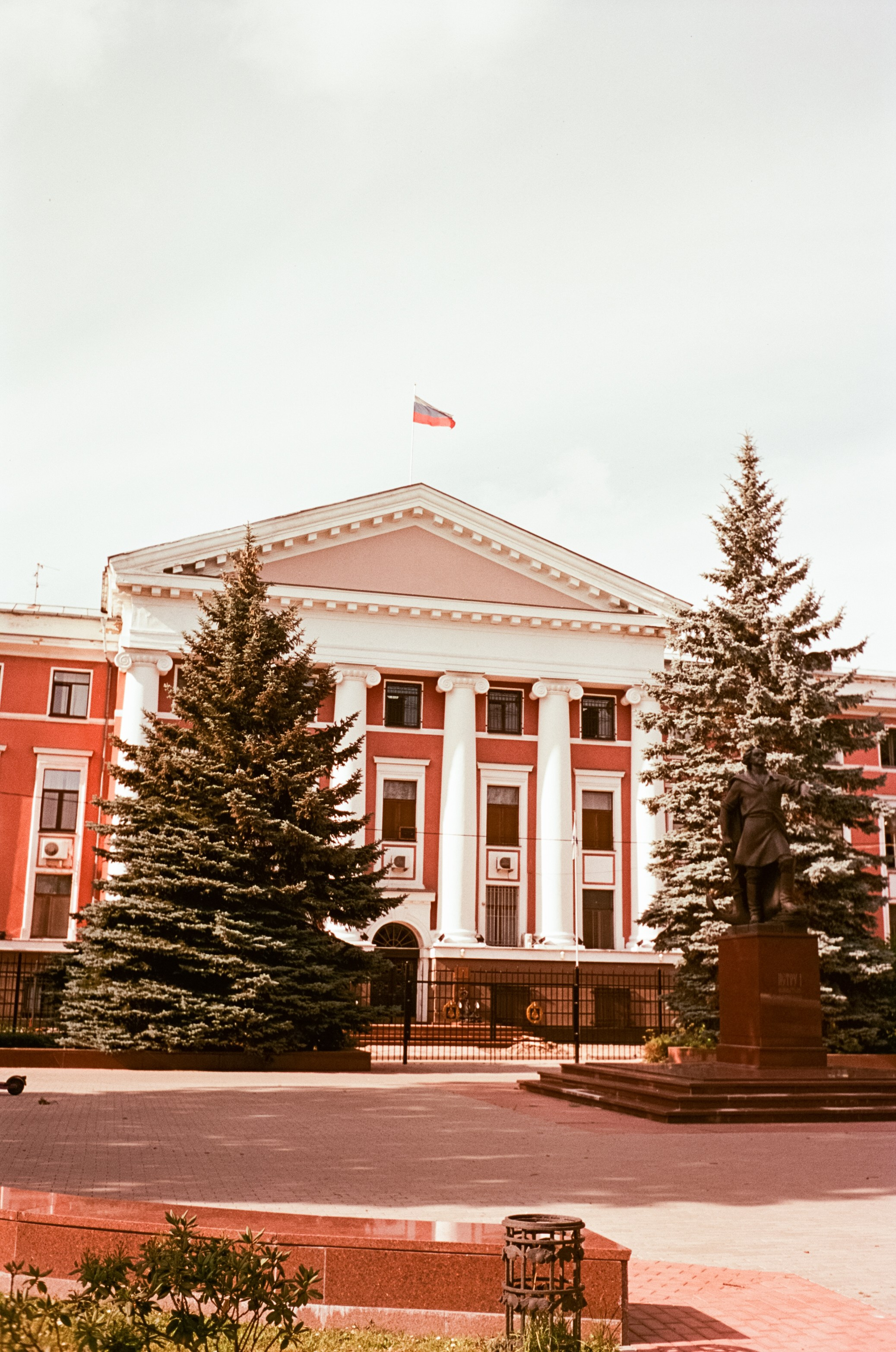 Калининград в солнечный день 7 июля 2024 года / Aerocolor IV / Minox 35GT (2)