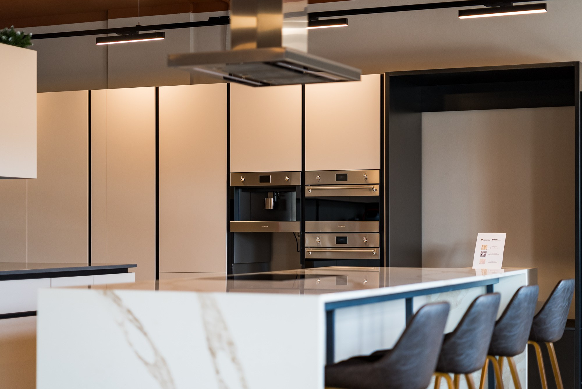 О Компании мебельная фабрика ВУД ТВОРЕЦ, студия мебели ТВОРЕЦ. ВУД ТВОРЕЦ мебельная фабрика|ТВОРЕЦ студия мебели