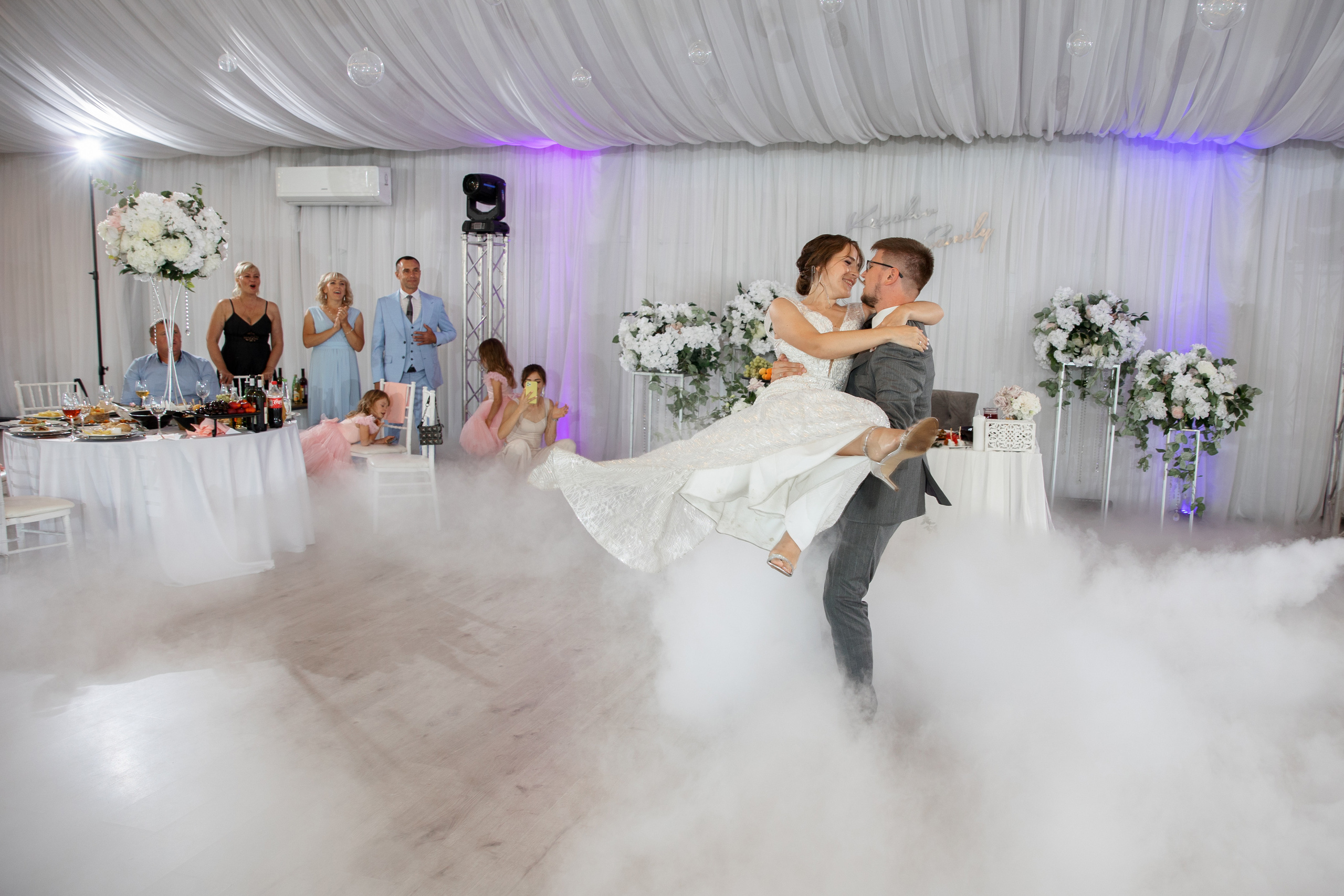 Свадебная фотосессия в апартаментах в центре спб. Свадебный фотограф в Санкт-Петербурге Никита Кузякин