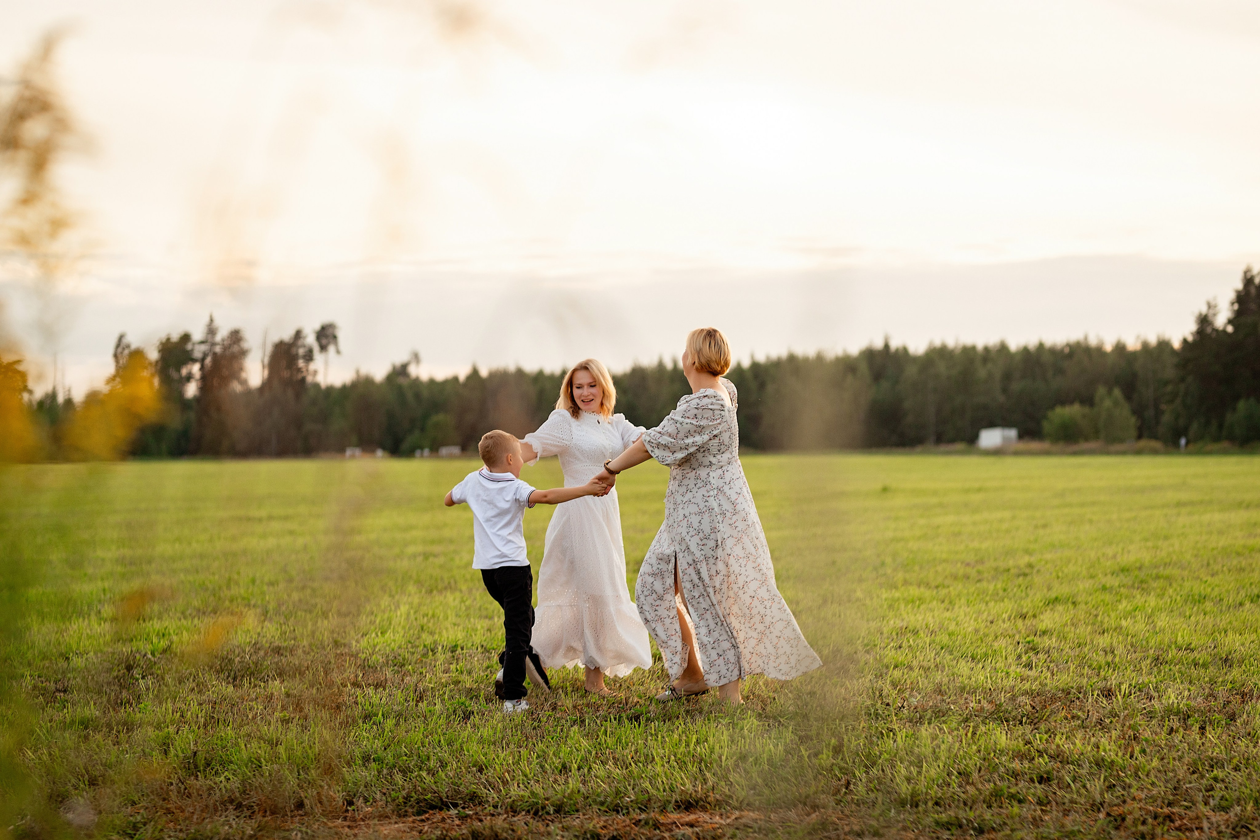 Закатная фотосессия в поле. Фотограф в Железнодорожном и Балашихе