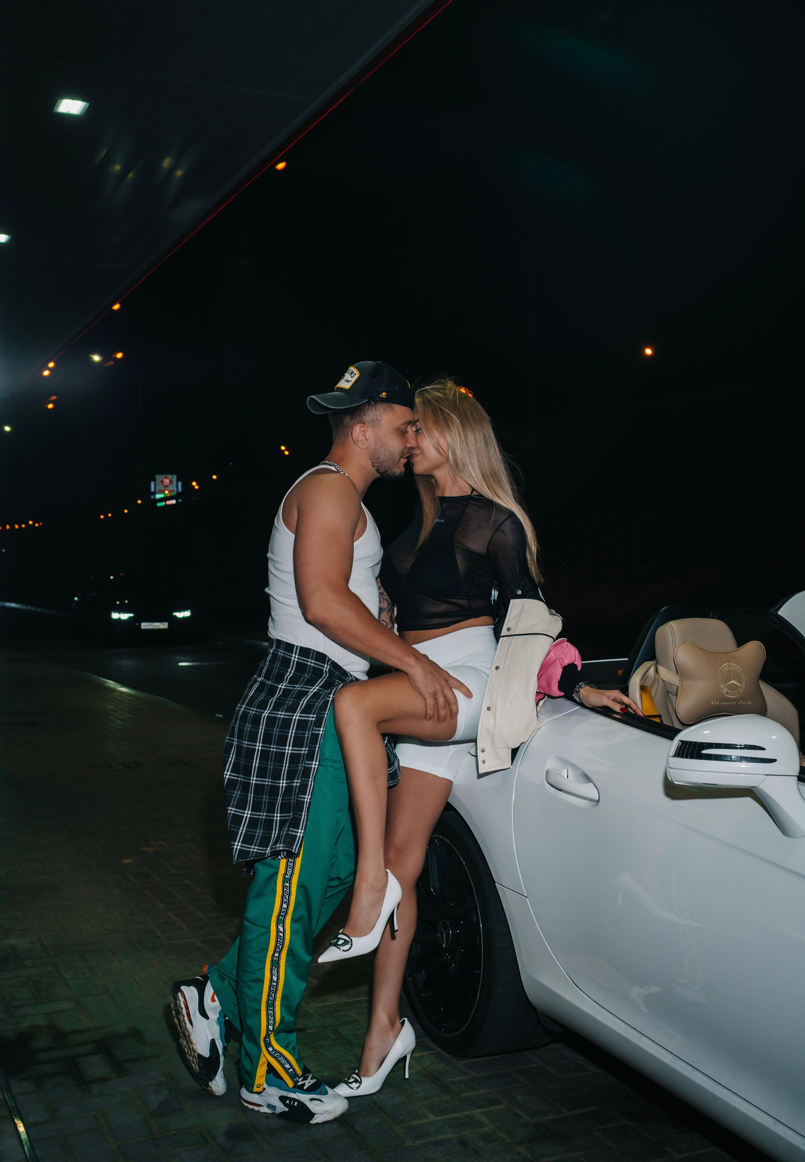 Lovestory на заправке. Фотограф Москва и Видеограф Москва