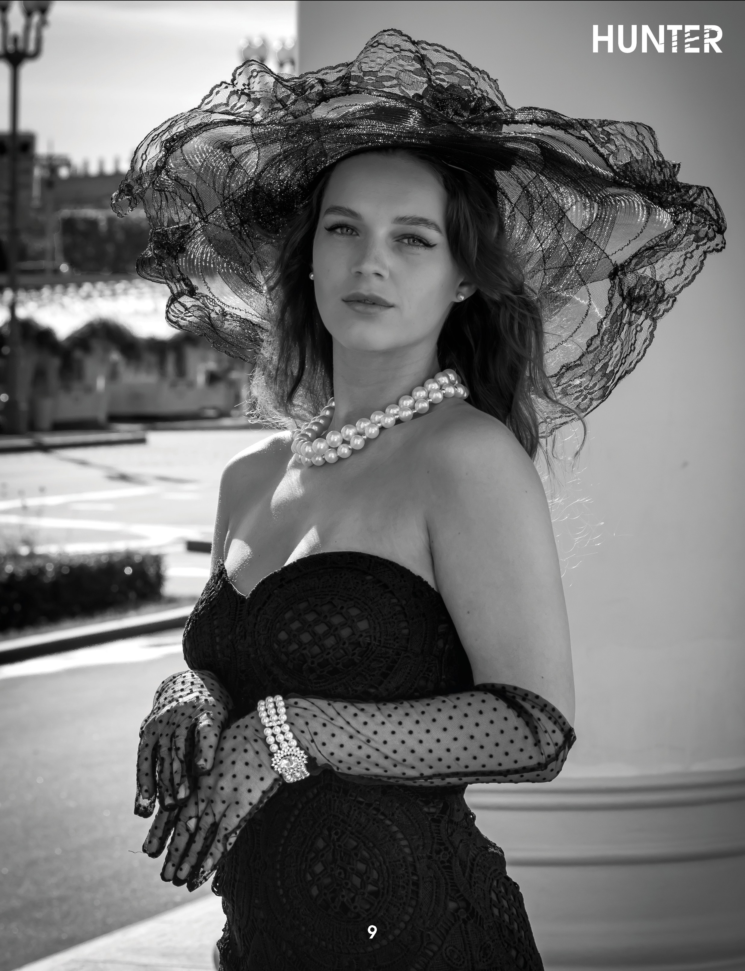 Женский портрет в чёрном платье и шляпе, съёмка для HUNTER • фотограф Карасёва Елена