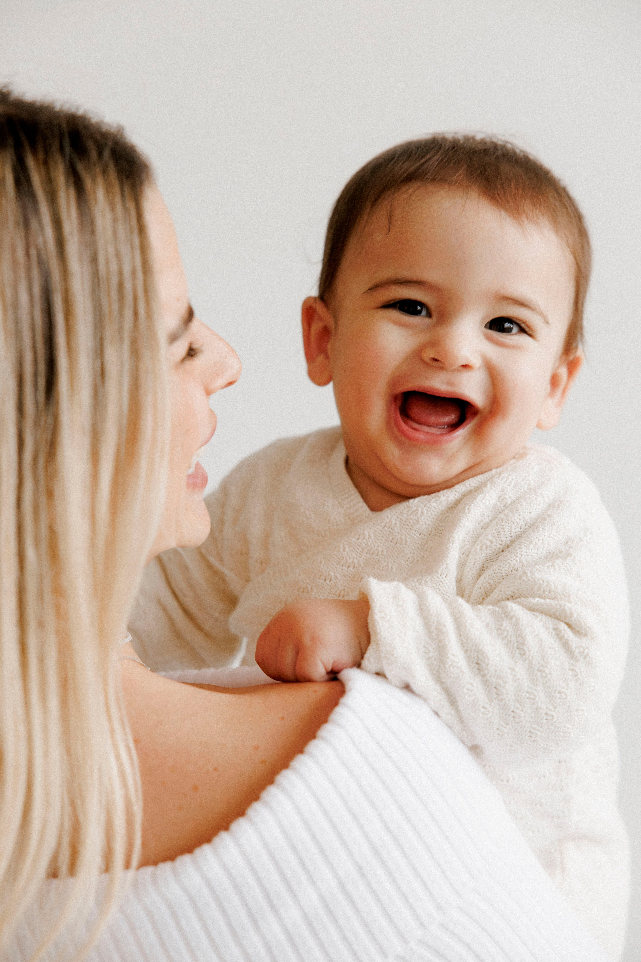Family photoshoot in White Studio. Wedding and family photographer