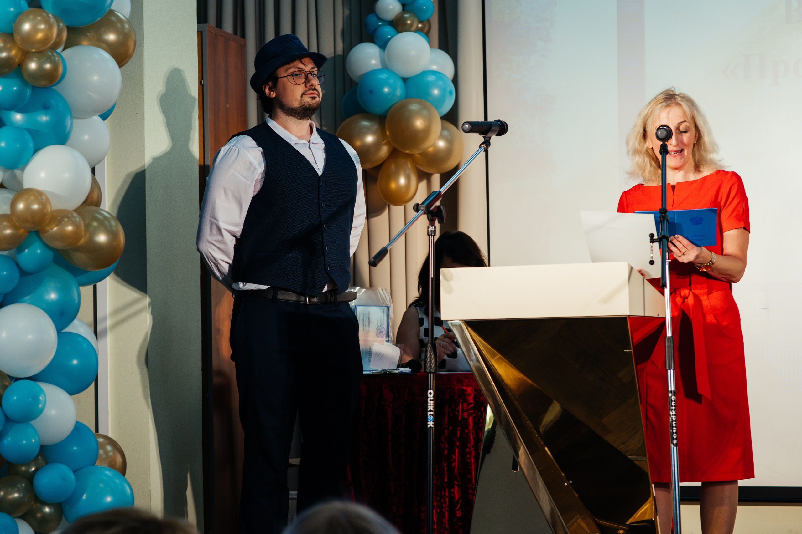 Вручение аттестатов. Выпускные альбомы в Подольске Москве и МО