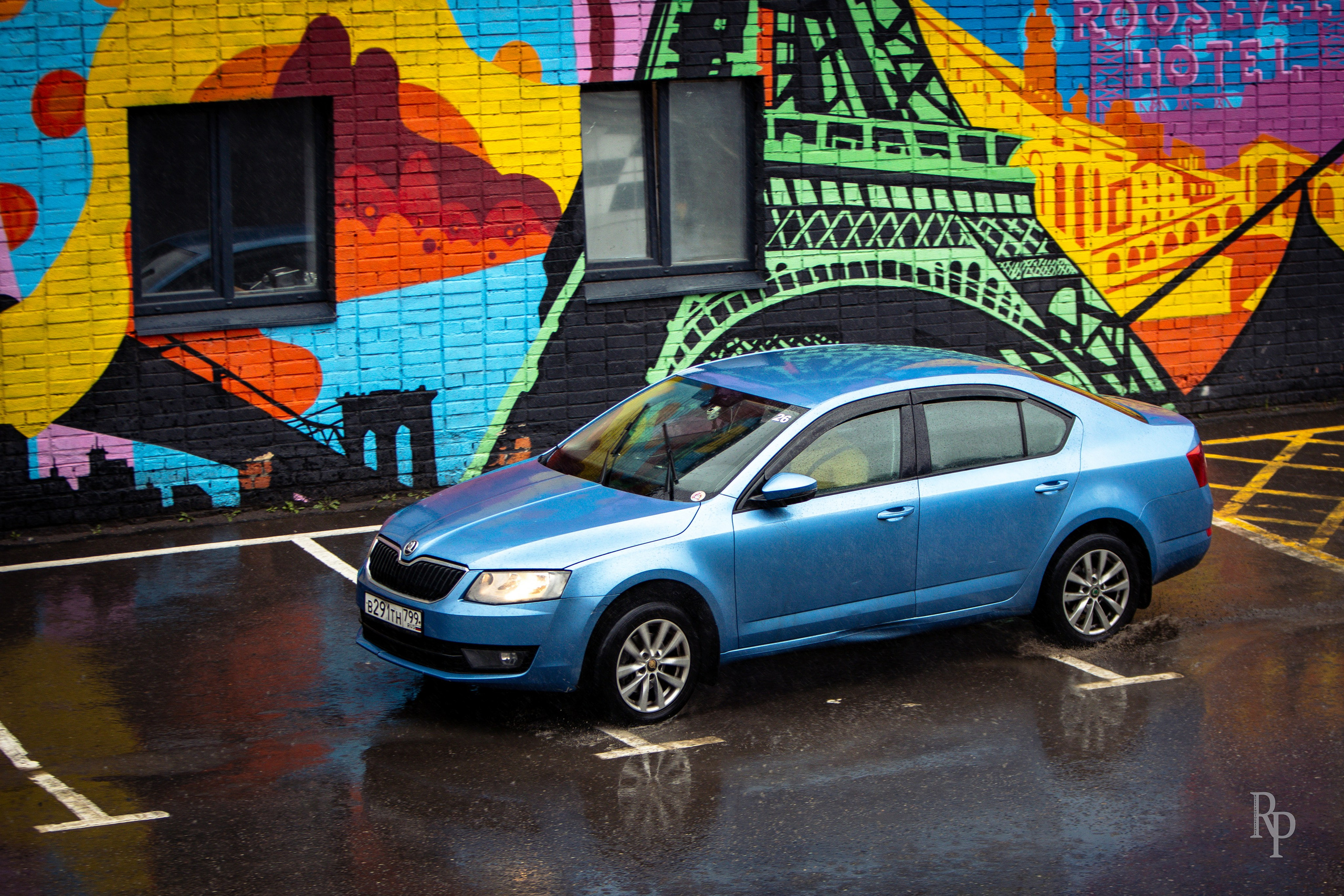 SHOWDOWN. Rusty Photographer