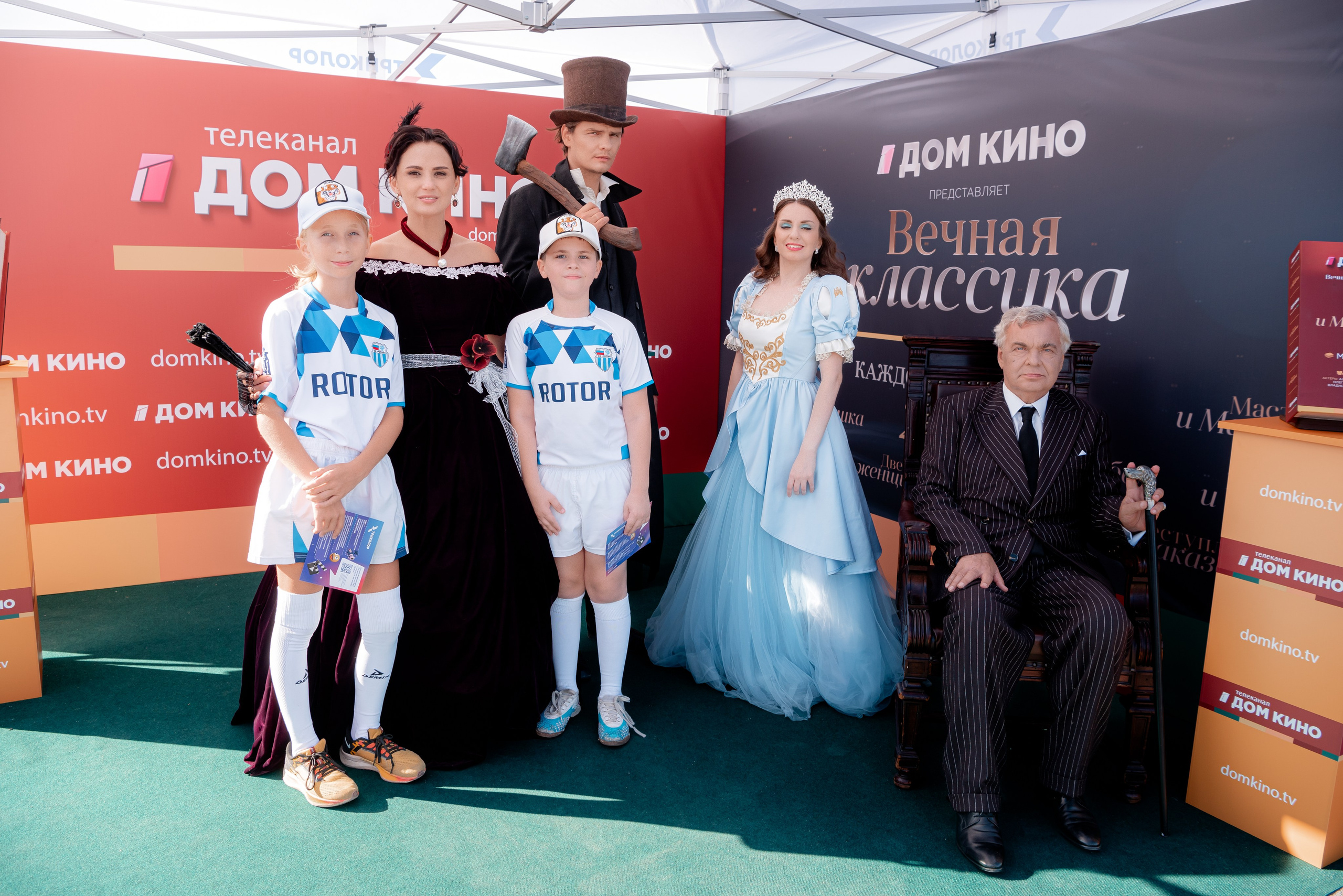 Портретные фото с артистами в палатке Триколор Дом Кинов на день города Волгоград. Фотограф в Волгограде и Волжском Александр Горбань