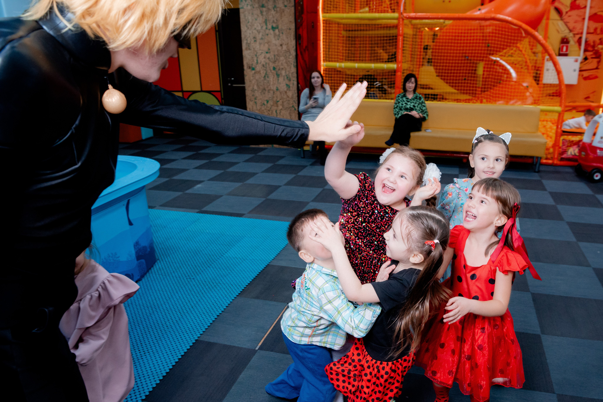 ДР в Локо Мотив Аниматоры Леди Баг. Фотограф в Волгограде и Волжском Александр Горбань