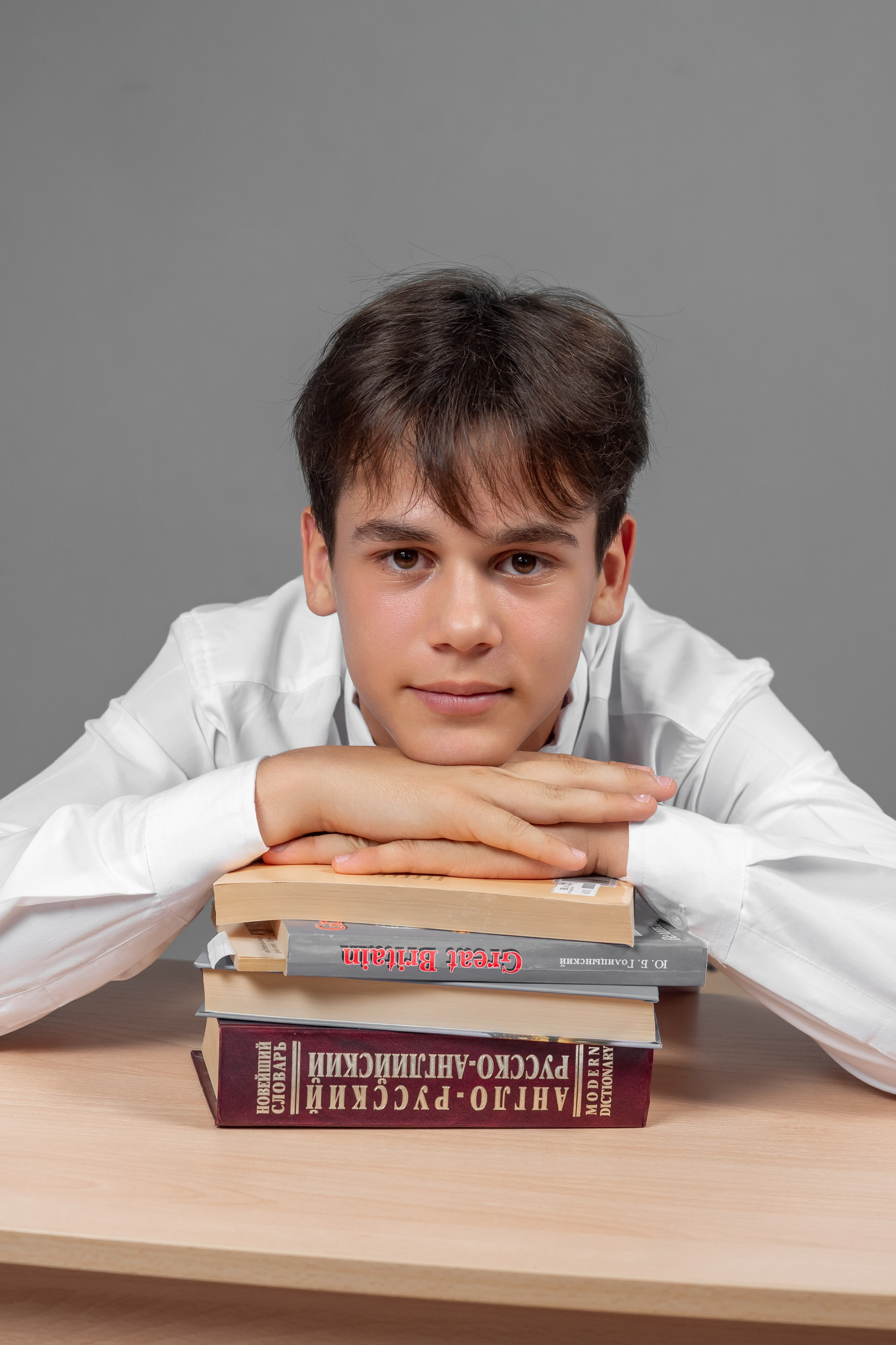 Портреты на сером  фоне. Ольга Плаксина фотограф в Саратове