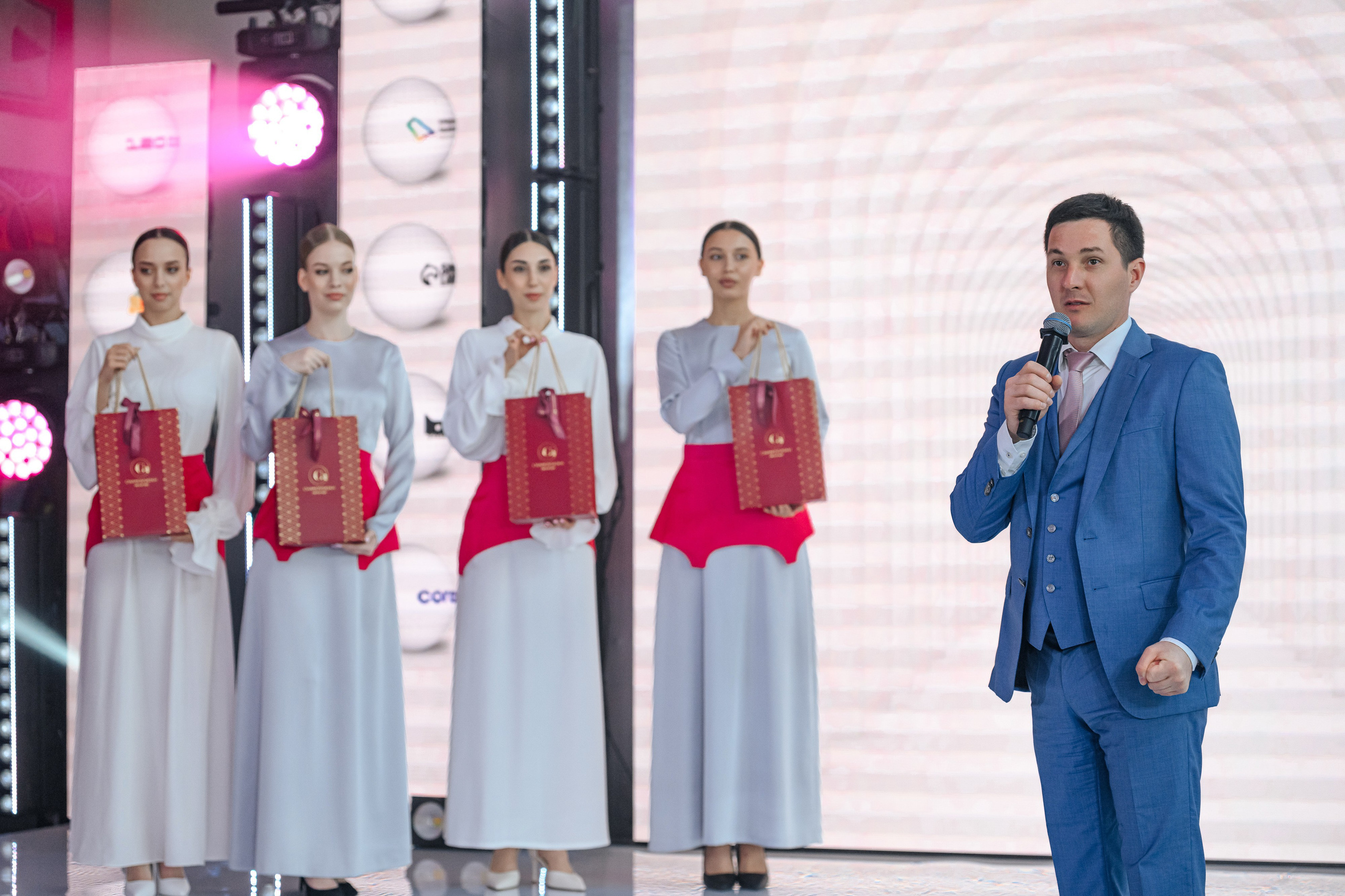 INNOPROM. Максим Комаров — Профессиональный фотограф