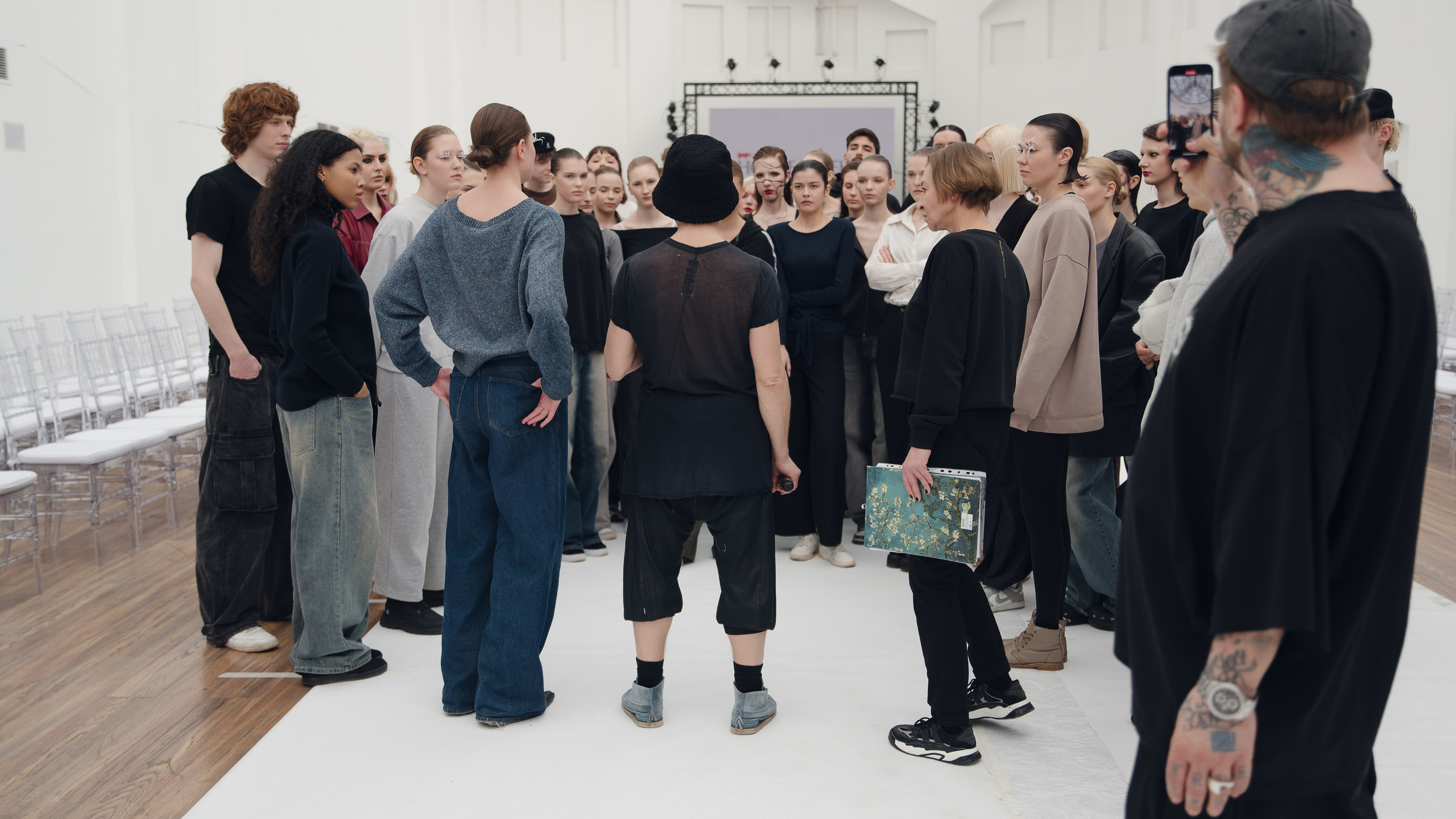 Бекстейдж показа «Новые Имена» собака.ru|ДЛТ. Портретный и репортажный фотограф в Санкт-Петербурге