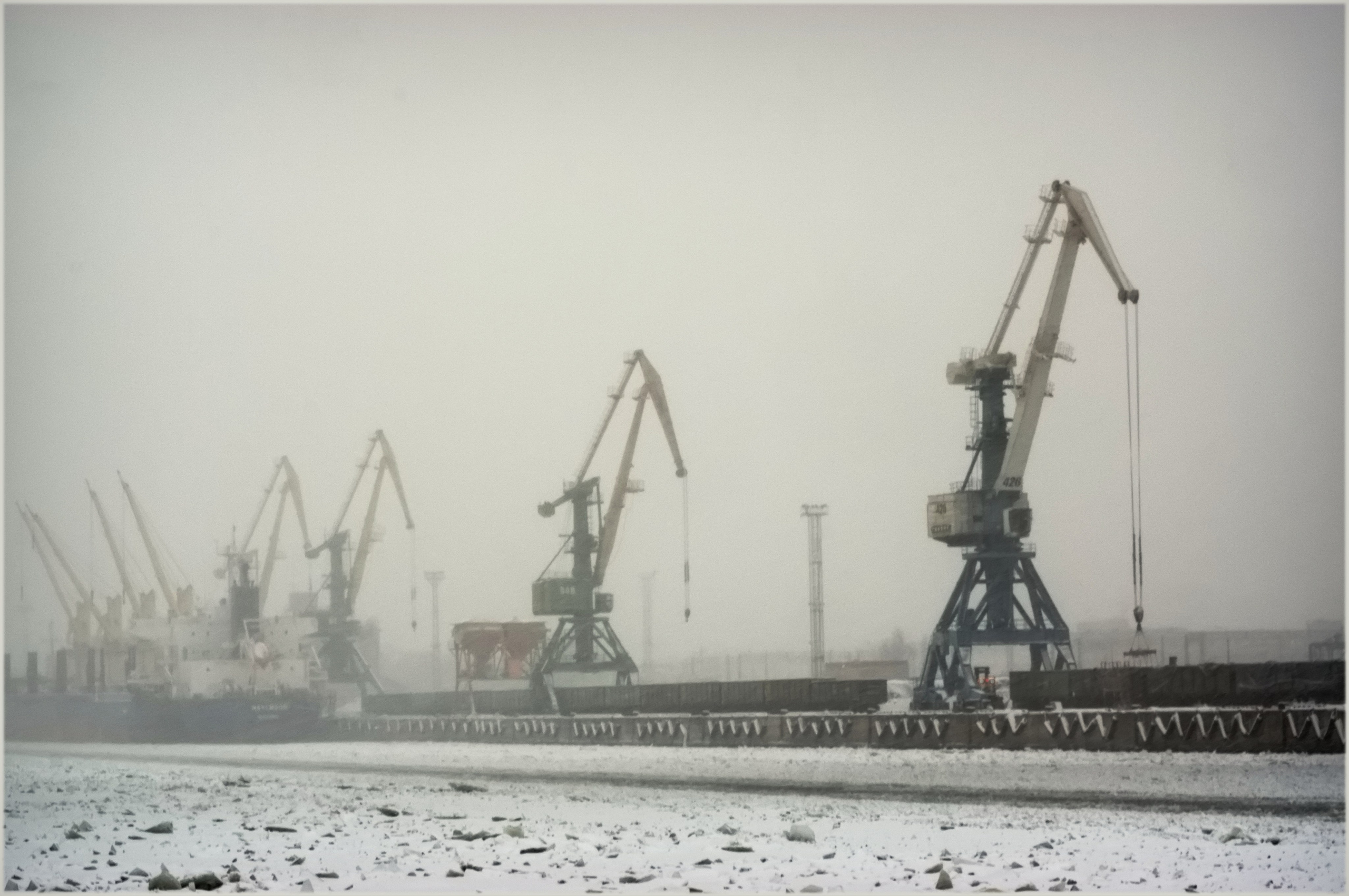 Петербург.Канонерский остров.Порт.Зима.