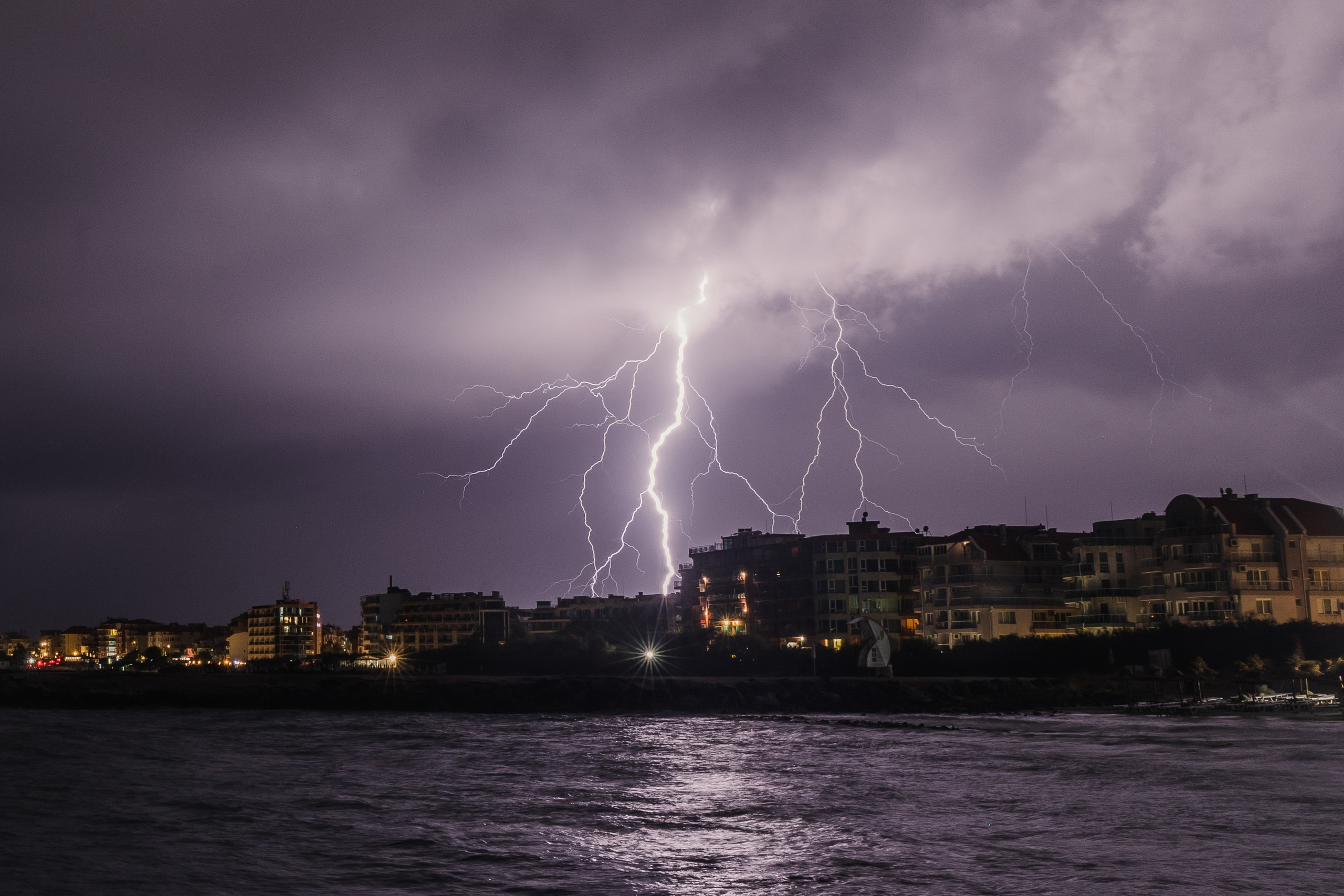 События, происшествия и повседневная жизнь. Виктор Вытольский —репортажный и событийный фотограф в Москве