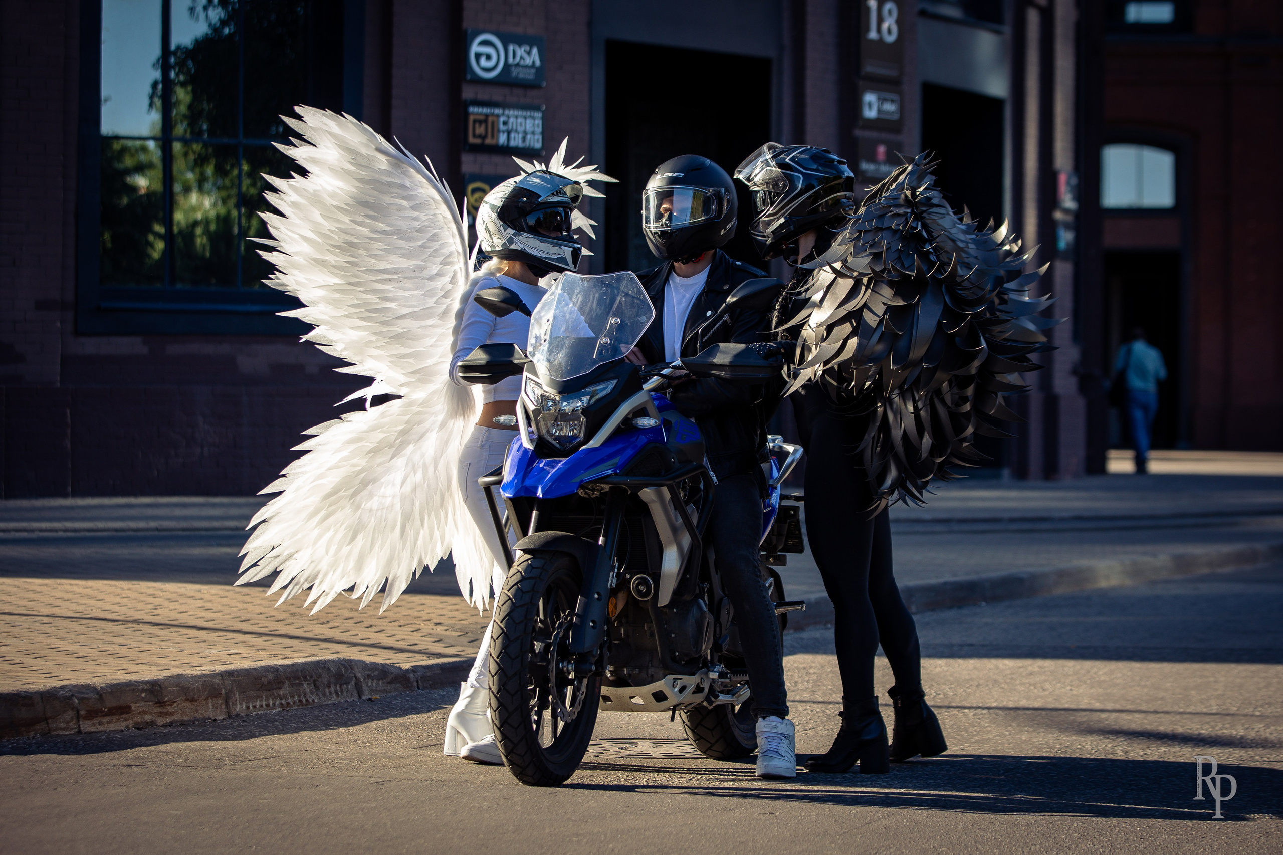 «Angel and demon». Rusty Photographer