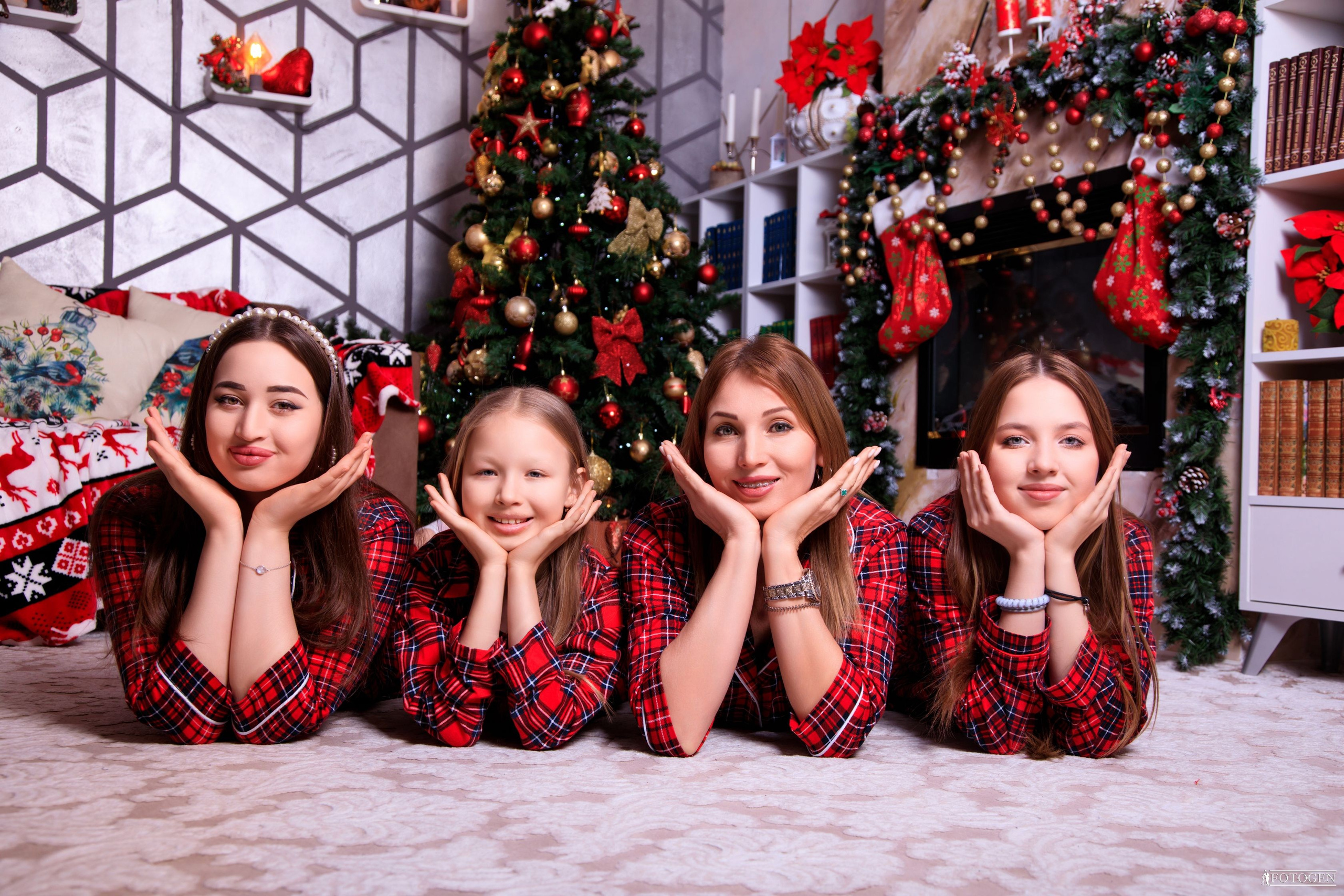 Портфолио семейных фотосессий: Тепло в новогодних интерьерах. Интерьерная фотостудия FOTOGEN г. Краснодар