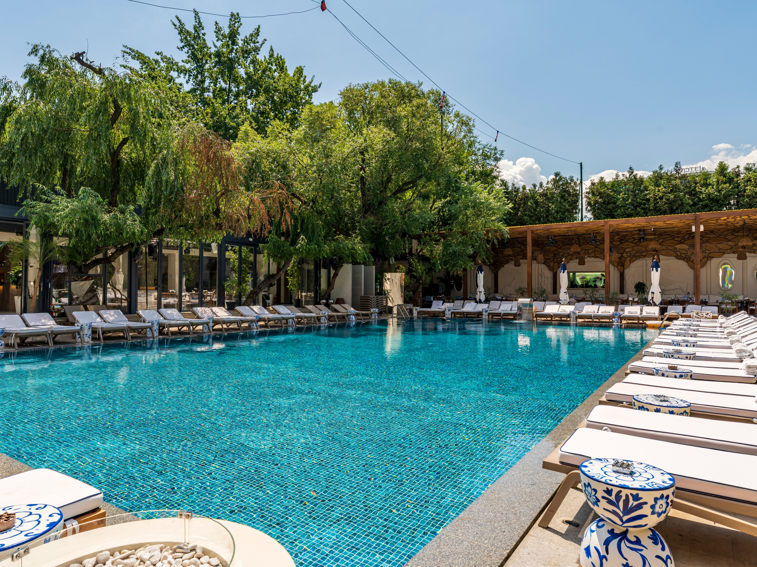 Eden Pool&Bar, съемка бассейна в июле 2026 года. Интерьерный фотограф Алматы