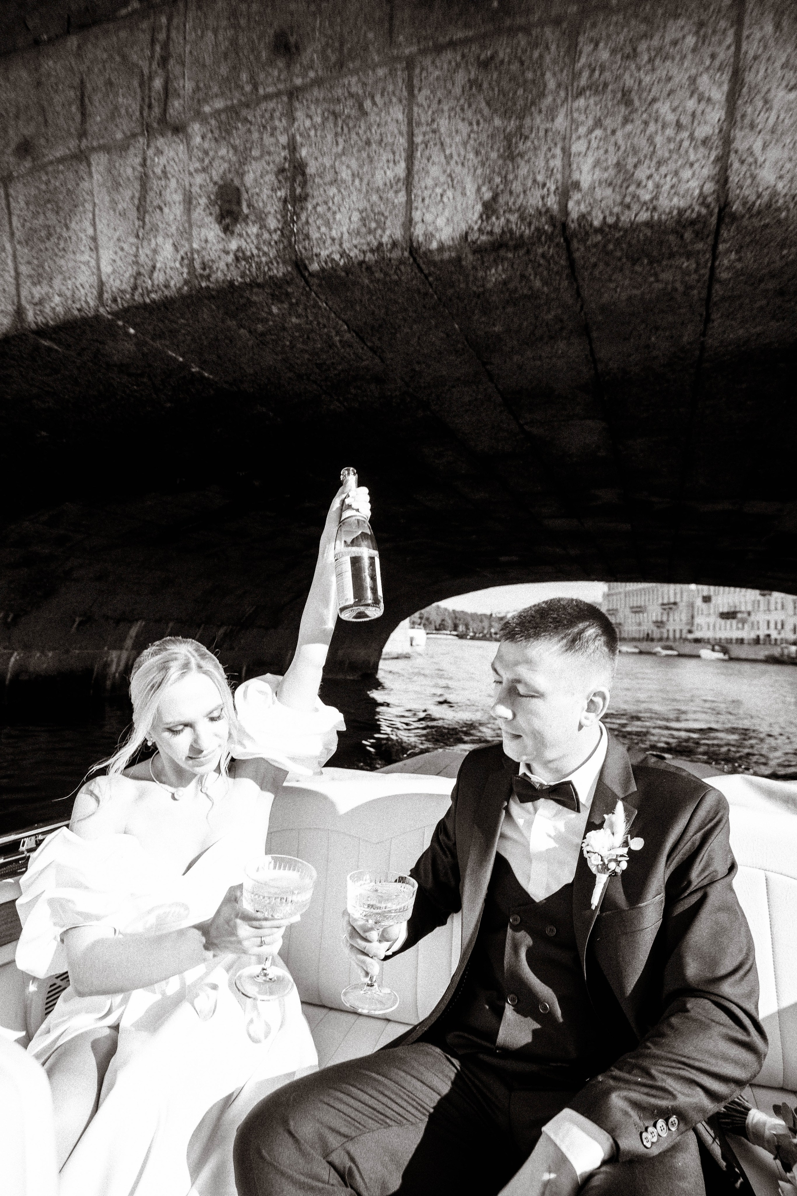 СВАДЕНБНАЯ СЬЕМКА НА КАТЕРЕ ПО КАНАЛАМ САНКТ-ПЕТЕРБУРГА И В АКВАТОРИИ НЕВЫ. Профессиональный фотограф, Санкт-Петербург — Виктория Богомолова