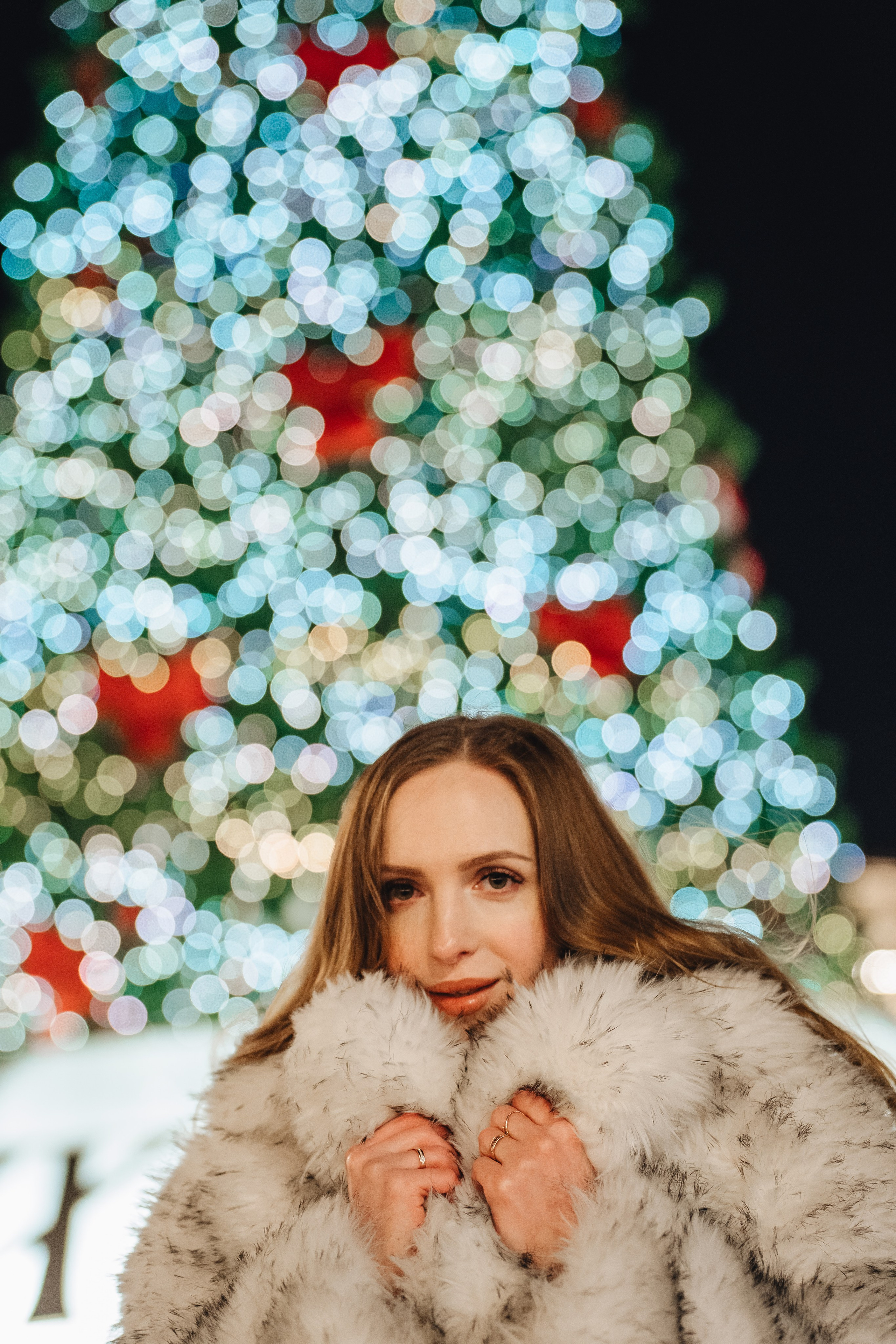 ПРОГУЛКА НА МАНЕЖНОЙ ПЛОЩАДИ ДЛЯ ДЕВУШКИ ПЕРЕД НОВЫМ ГОДОМ (НОВОГОДНЯЯ ФОТОСЕССИИЯ НА МАНЕЖНОЙ ПЛОЩАДИ). Профессиональный фотограф, Санкт-Петербург — Виктория Богомолова