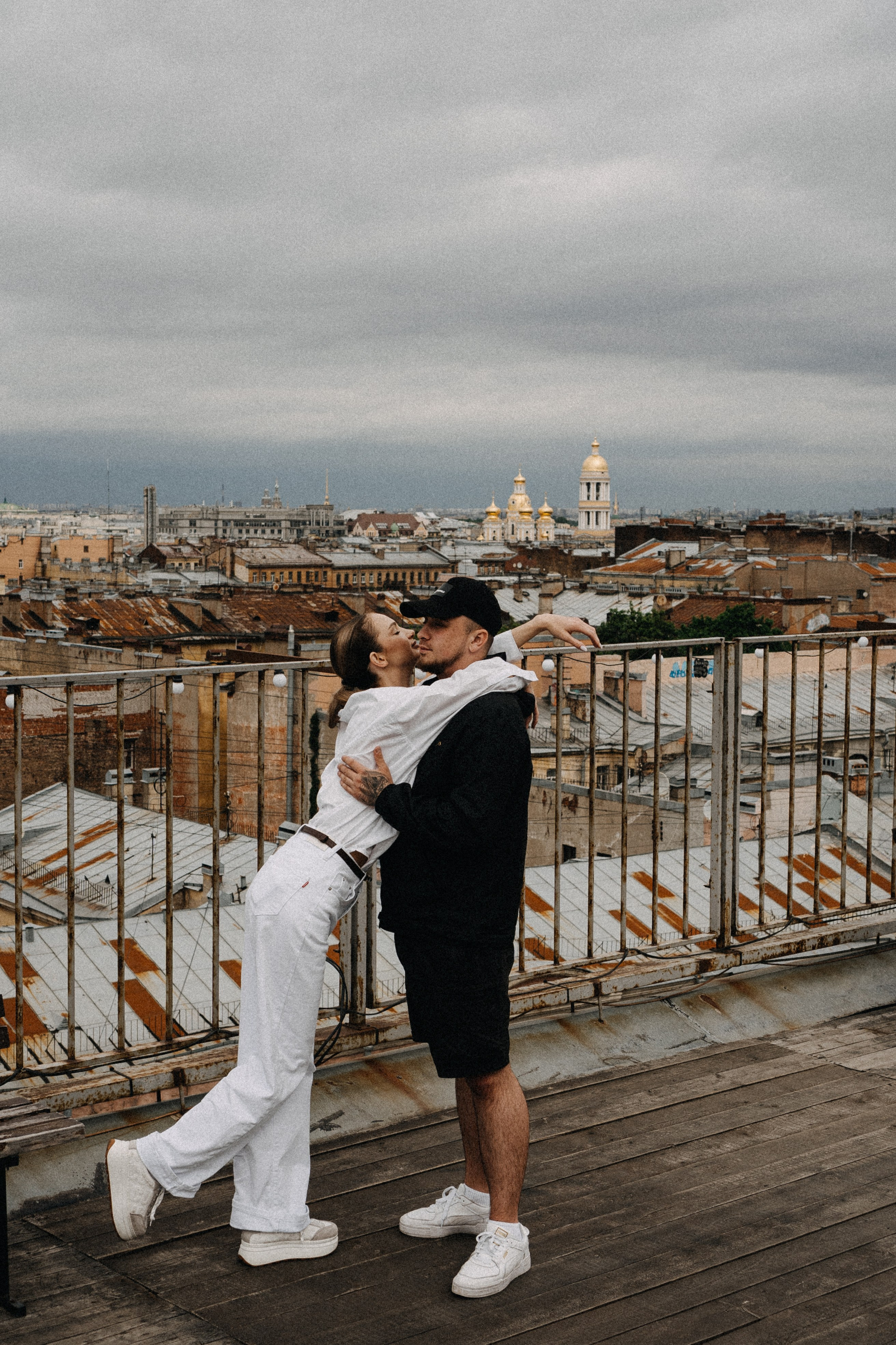 МЫ ГУЛЯЛИ ПРО КРЫШАМ ПИТЕРА. Профессиональный фотограф, Санкт-Петербург — Виктория Богомолова