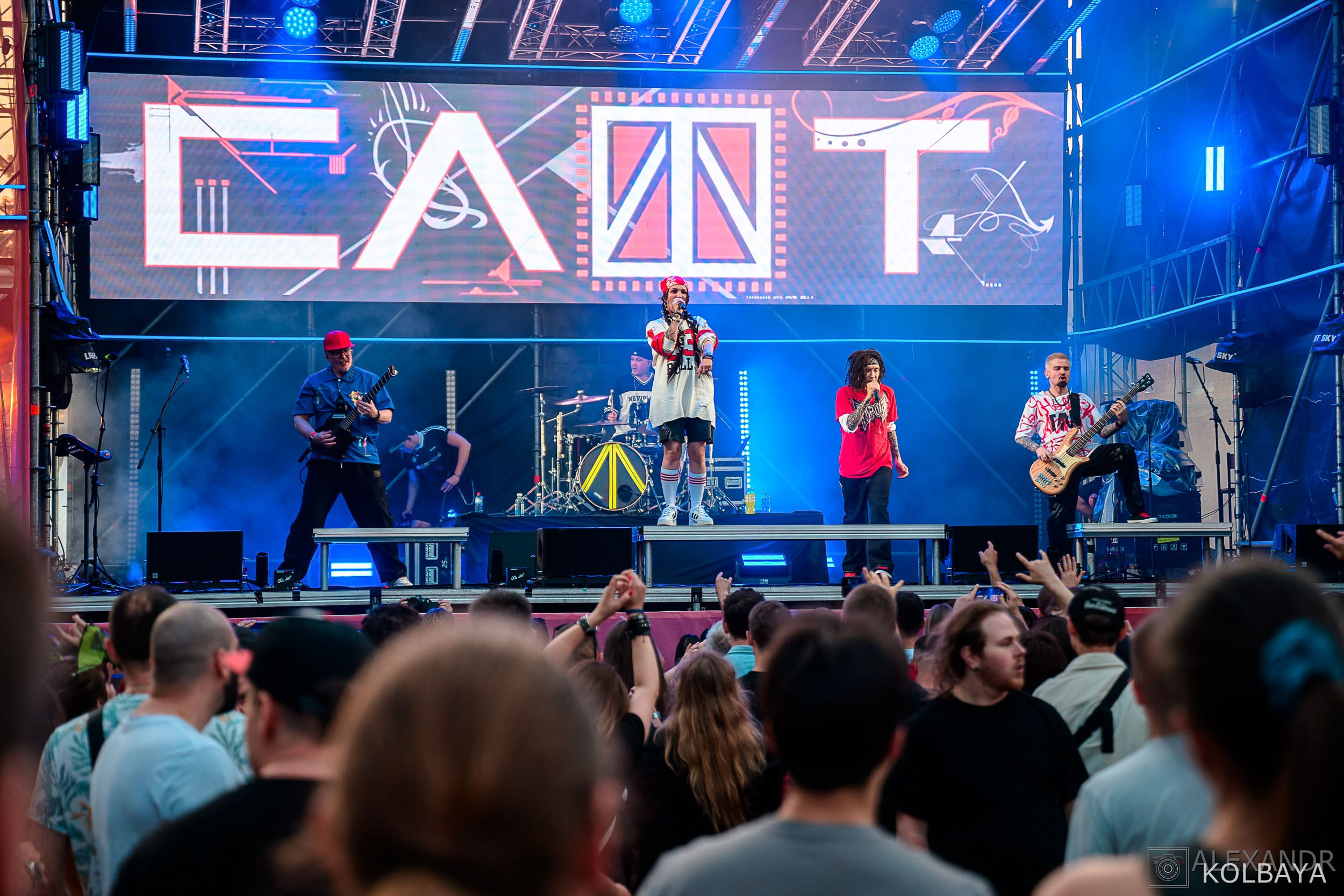 Фоторепортаж с концерта группы СЛОТ на Red Summer 2025. Концертный и театральный репортажный фотограф в Москве Александр Колбая
