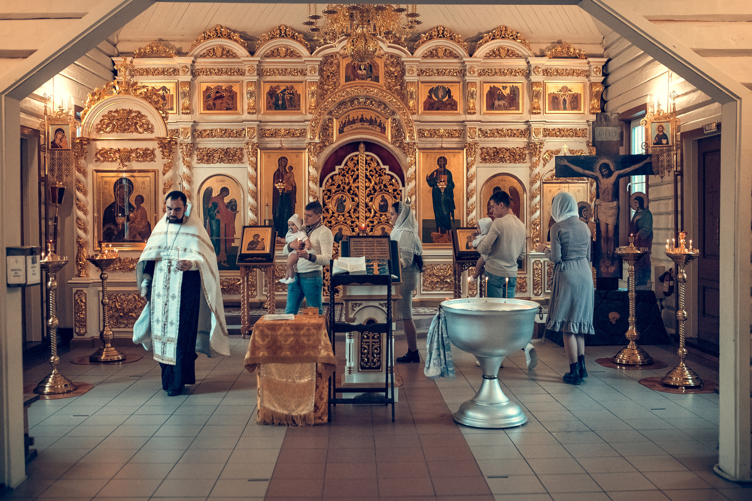 Крещение Артема и Тимофея в храме в честь Тихвинской иконы Божий матери. Екатерина Крапивина фотограф церковных Таинств в Нижний Новгороде