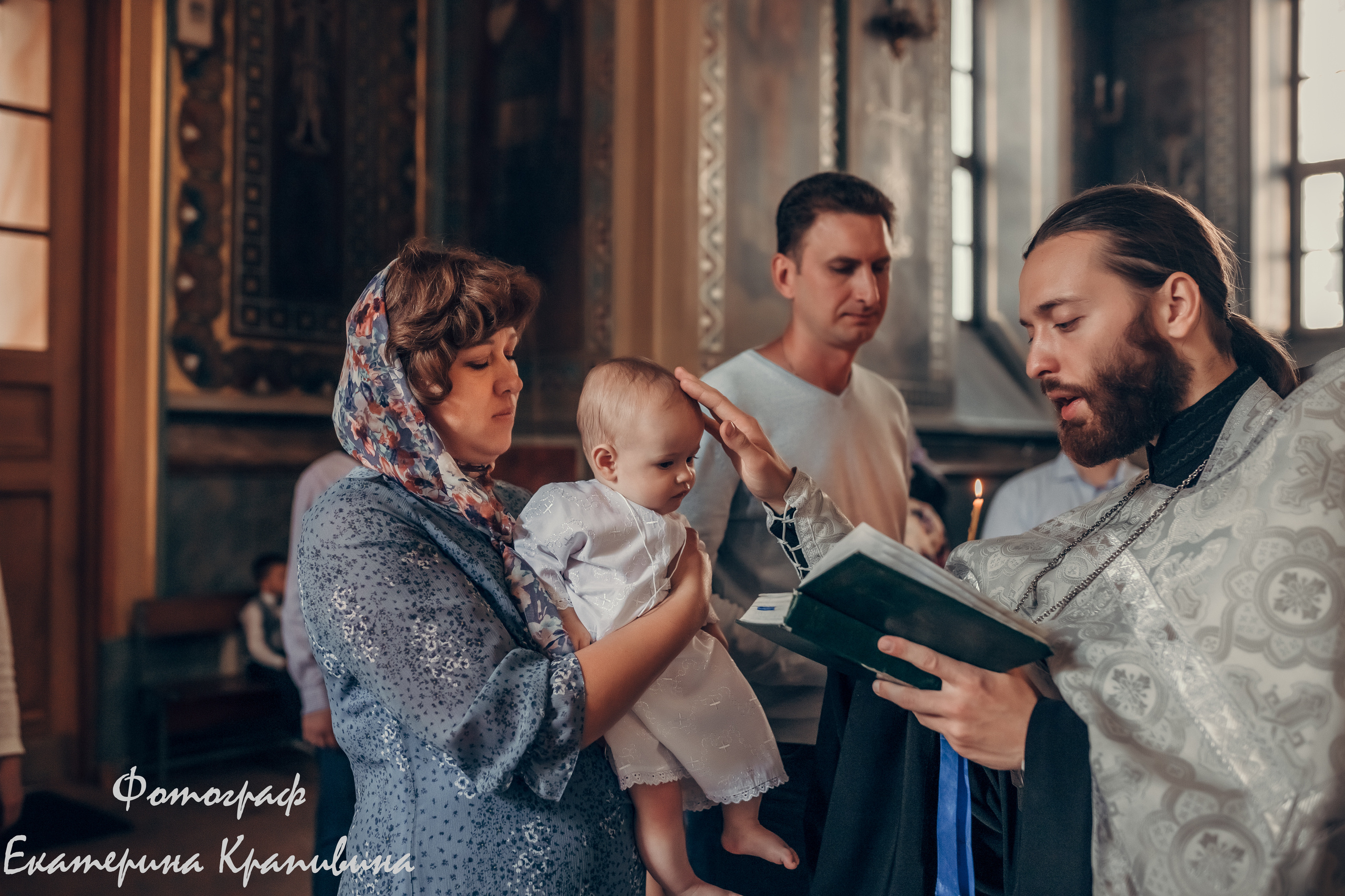 Крещение Арины. Храм Сергия Радонежского. Екатерина Крапивина фотограф церковных Таинств в Нижний Новгороде