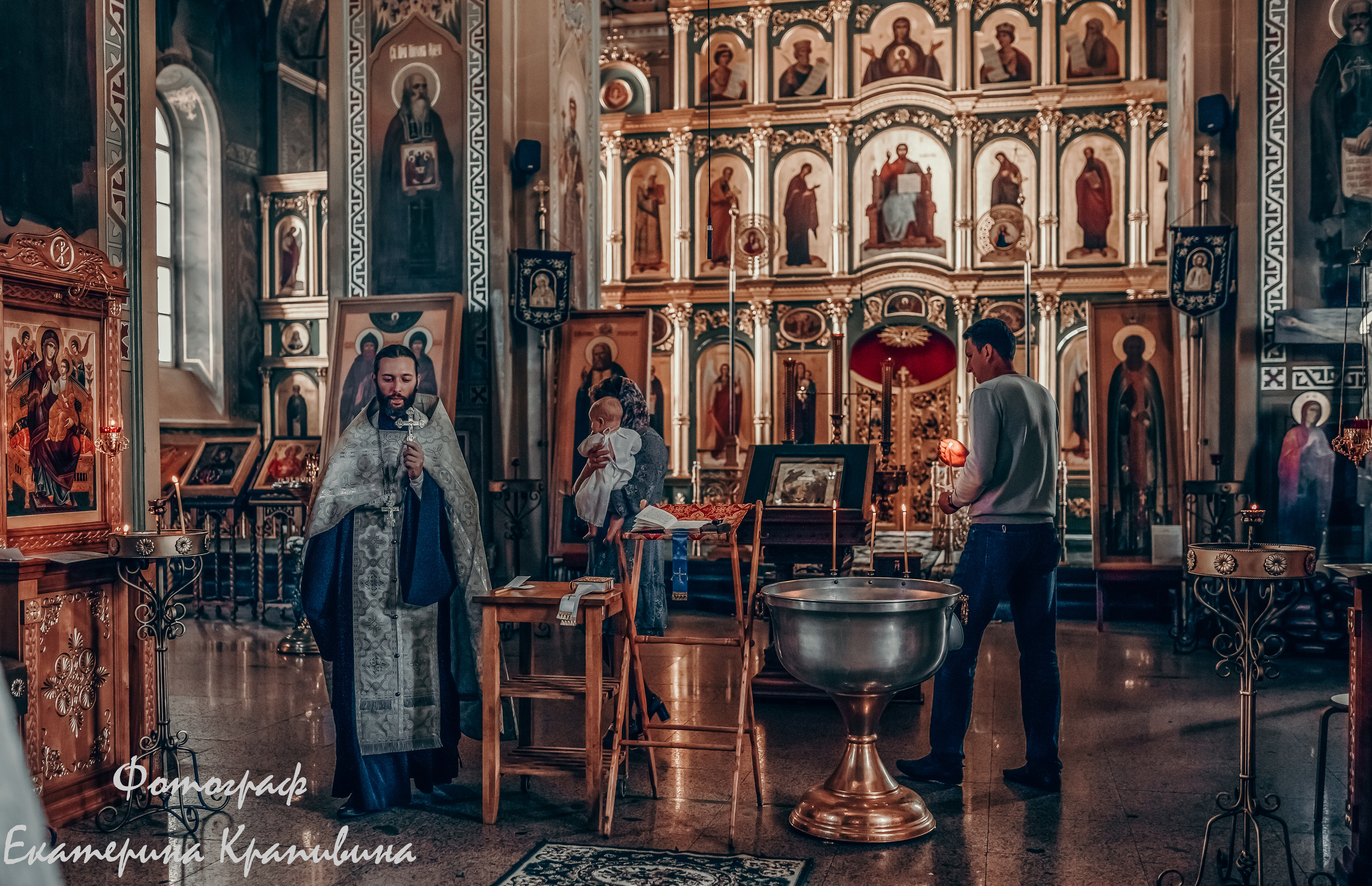 Крещение Арины. Храм Сергия Радонежского. Екатерина Крапивина фотограф церковных Таинств в Нижний Новгороде