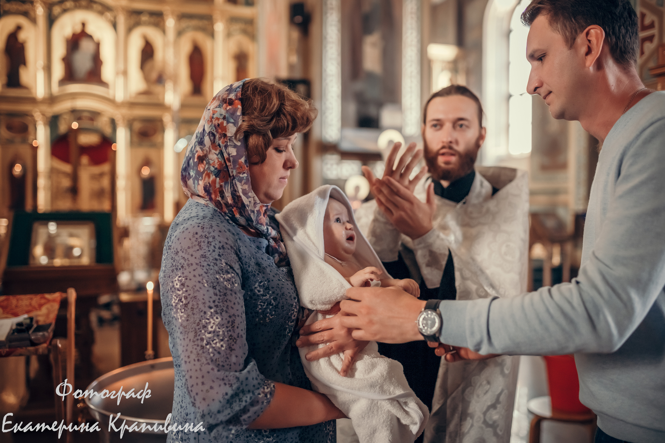 Крещение Арины. Храм Сергия Радонежского. Екатерина Крапивина фотограф церковных Таинств в Нижний Новгороде