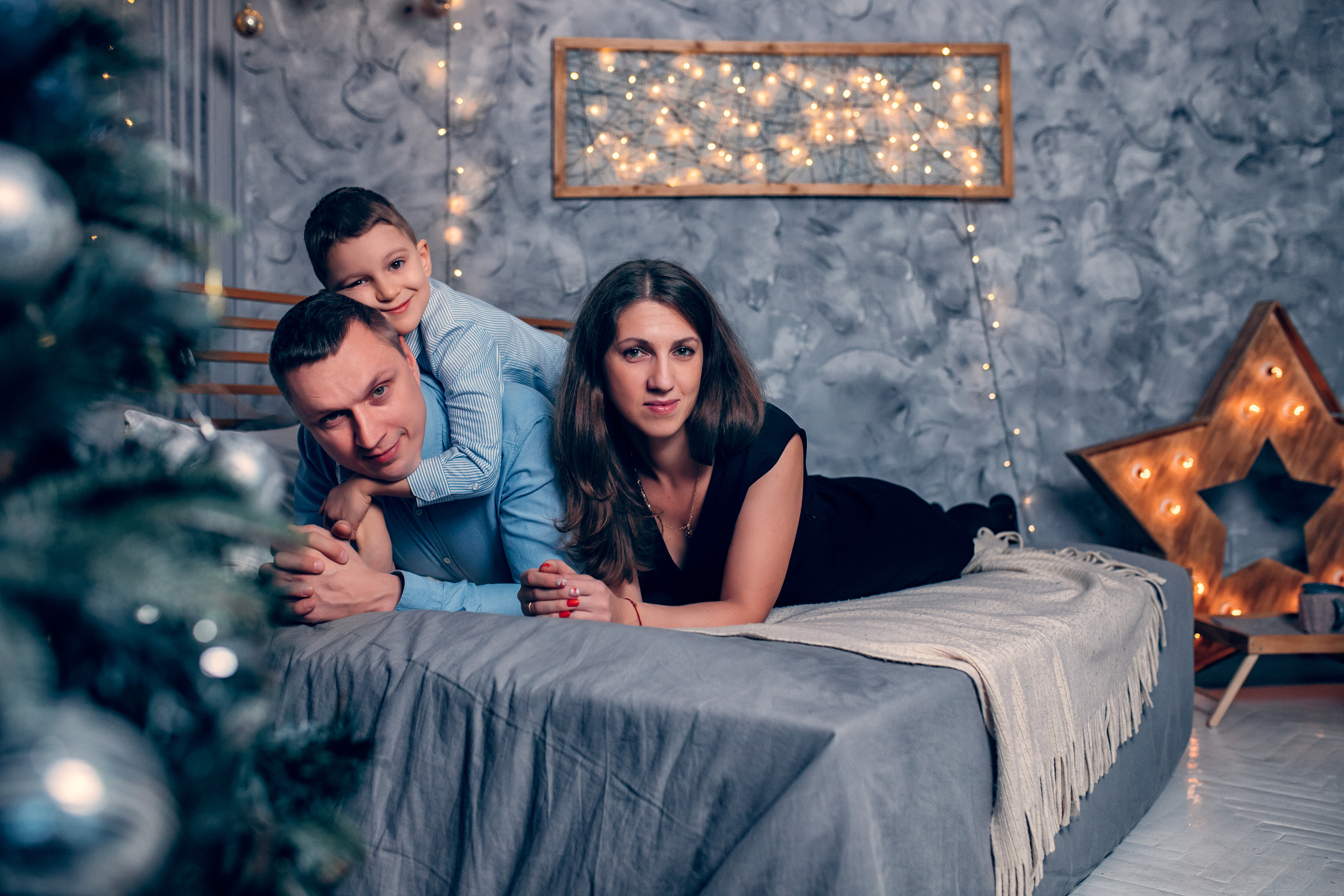 Семейная новогодняя съемка в фотостудии Молоко. Екатерина Крапивина фотограф церковных Таинств в Нижний Новгороде