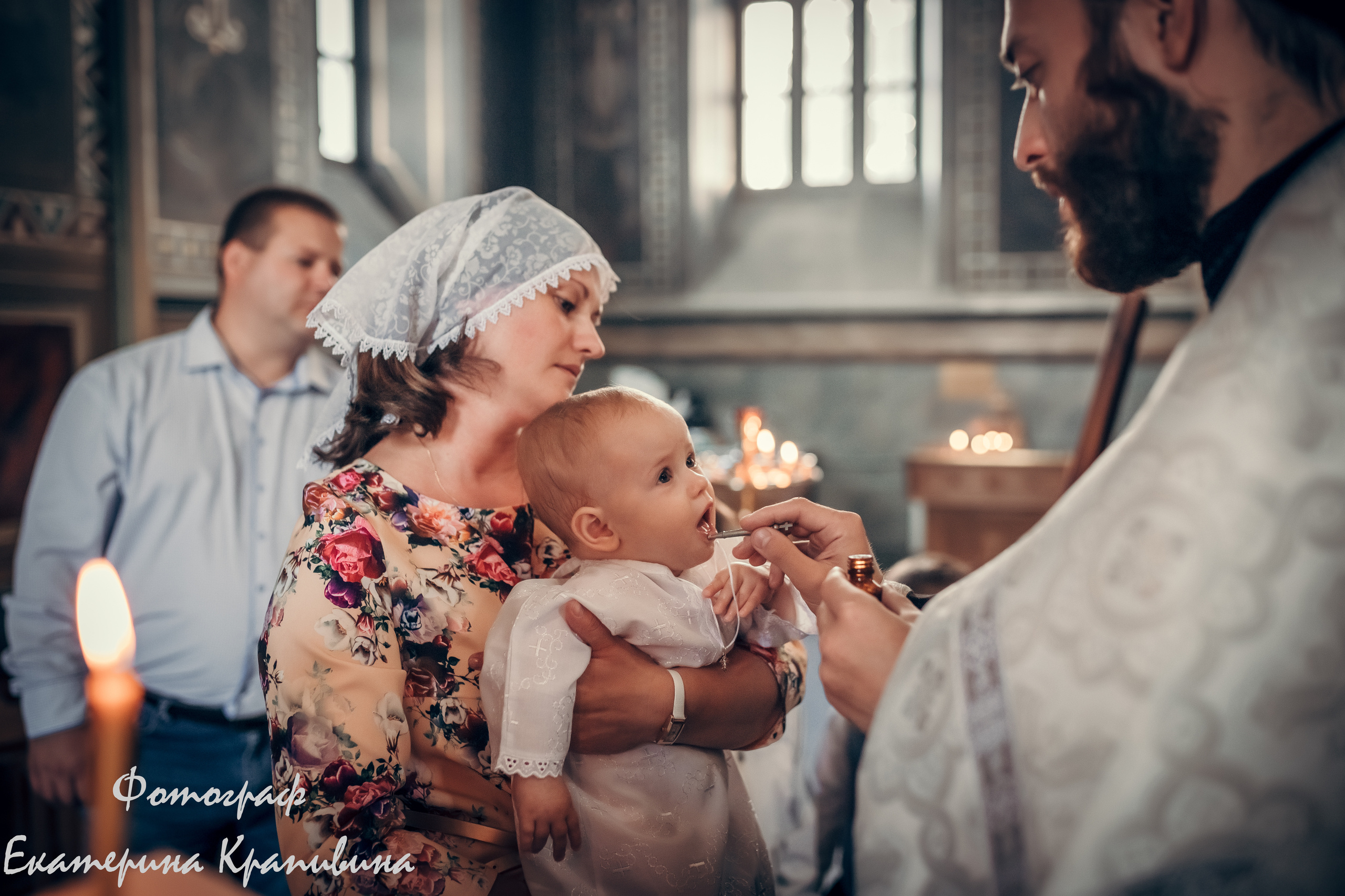 Крещение Арины. Храм Сергия Радонежского. Екатерина Крапивина фотограф церковных Таинств в Нижний Новгороде