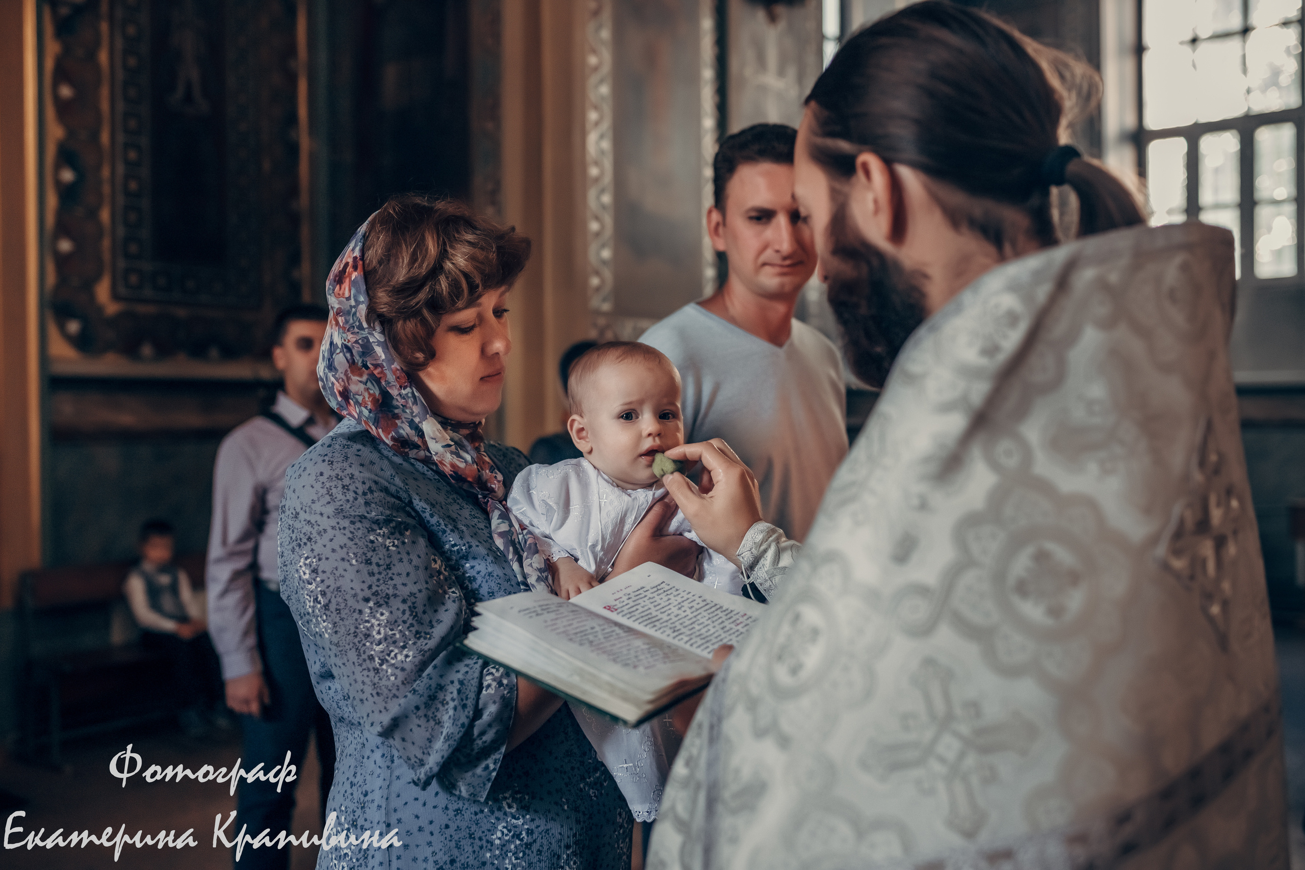 Крещение Арины. Храм Сергия Радонежского. Екатерина Крапивина фотограф церковных Таинств в Нижний Новгороде