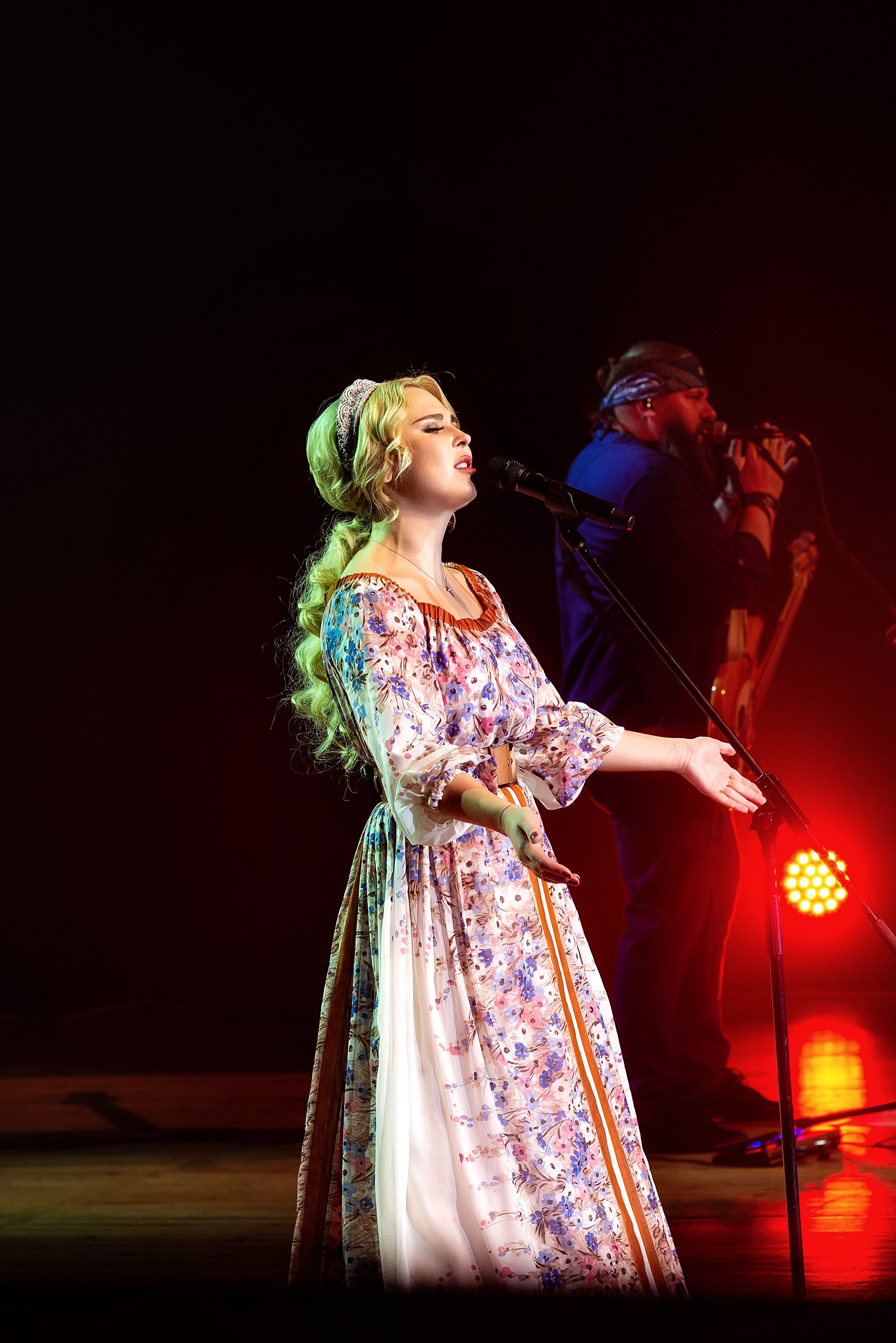 Концерт Пелагеи. Школьный, фэшн фотограф в Тюмени и в России Ирина Королева